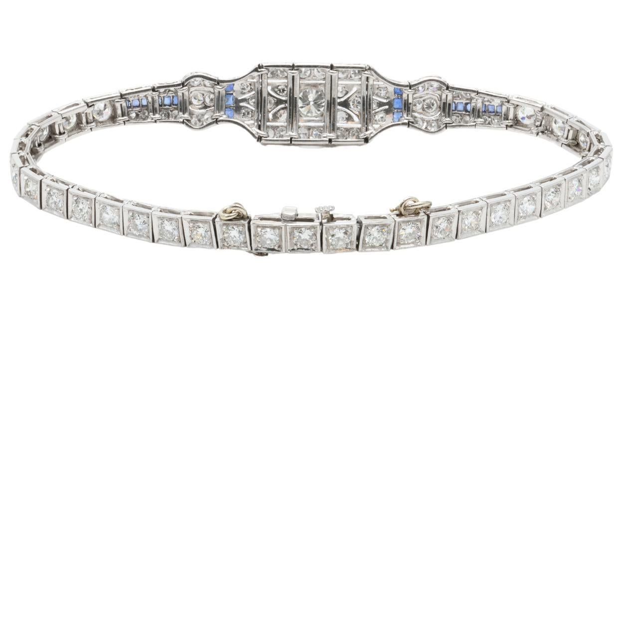 Taille vieille Europe Exceptionnel bracelet Art déco en platine, diamants et saphirs 4,08 carats en vente