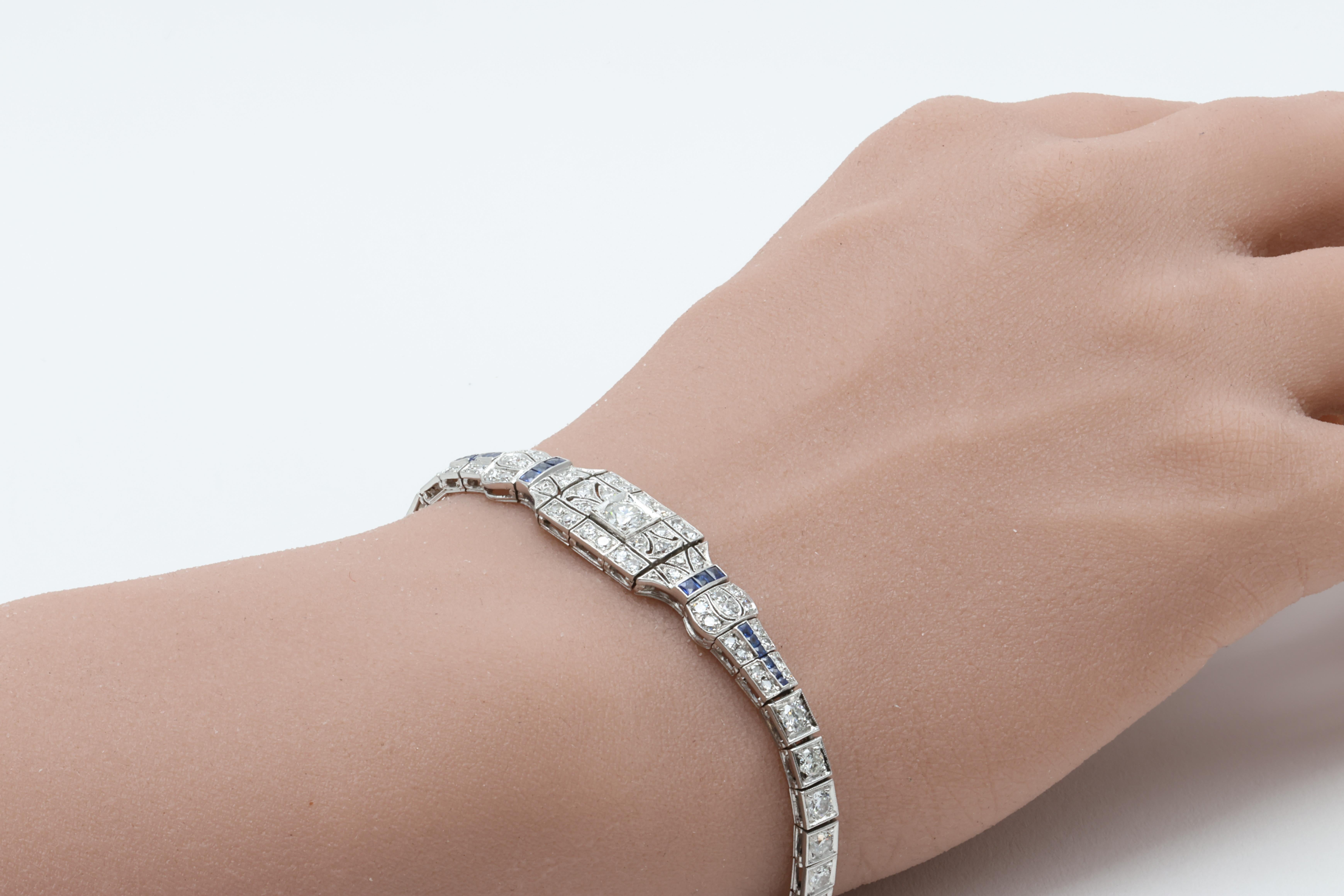 Exceptionnel bracelet Art déco en platine, diamants et saphirs 4,08 carats Bon état - En vente à Tampa, FL