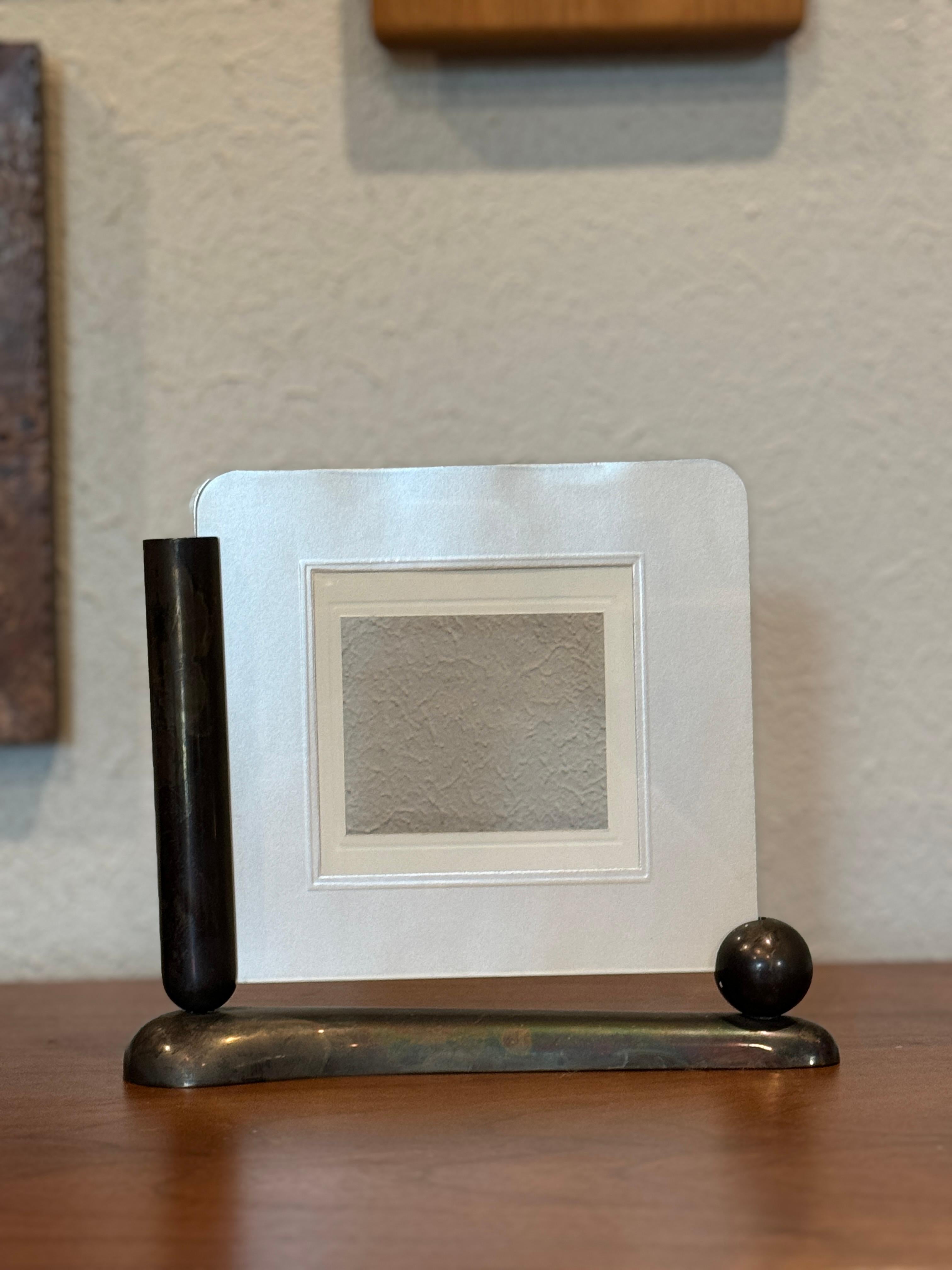 Eccezionale cornice per foto da tavolo Art deco free standing degli anni '30 circa In condizioni buone a Houston, TX
