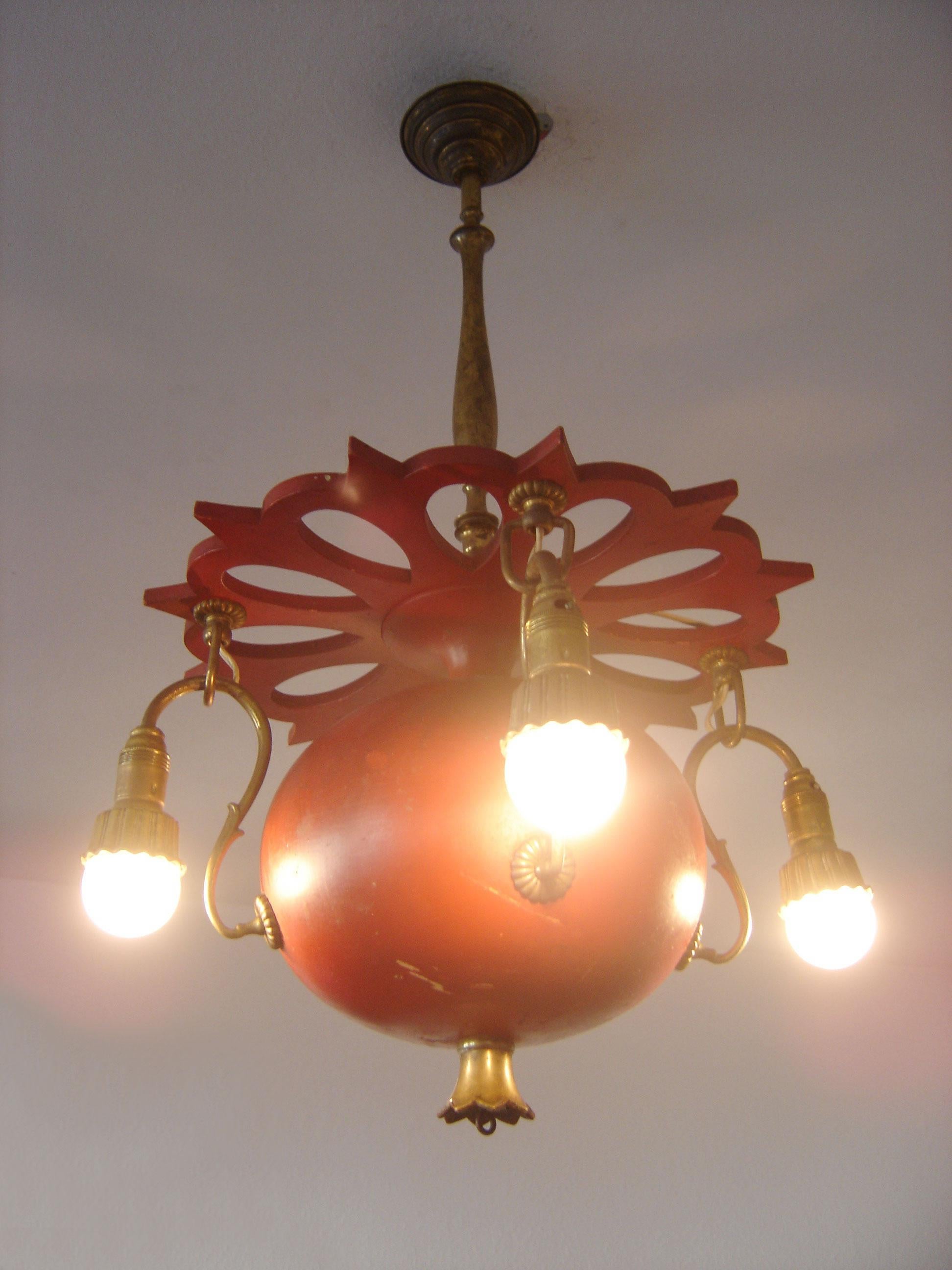 Extremely rare, original Art Nouveau chandelier or pendant lamp 'Granate Apple'. Manufactured about 1900s, Berlin, Germany.

Executed in wood and brass, the chandelier comes with 4 x E14 / E12 Edison screw fit bulb holders, is wired, and in working