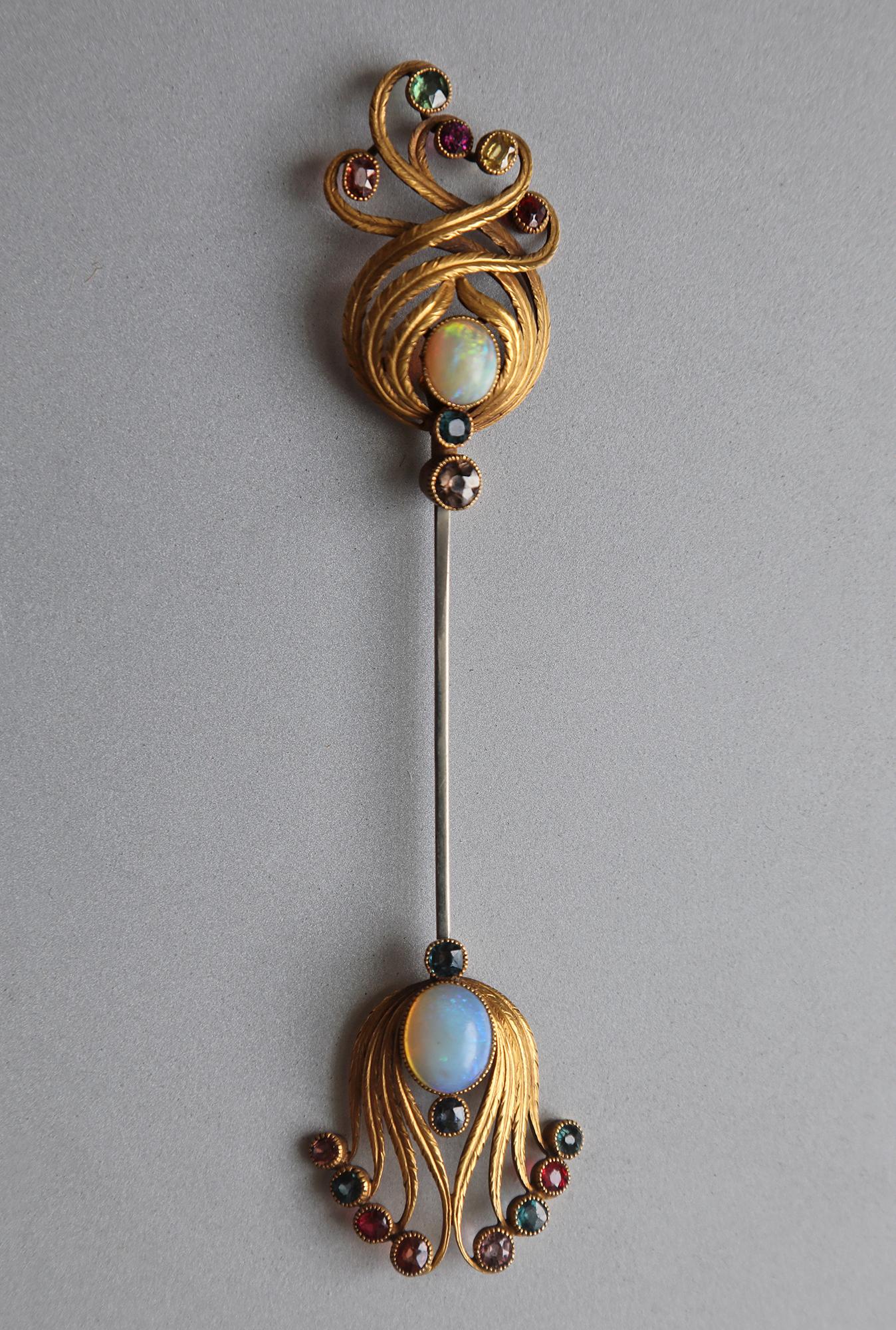 Exceptional Art Nouveau Gold, Gem Set Jabot Pin In Good Condition For Sale In London, GB