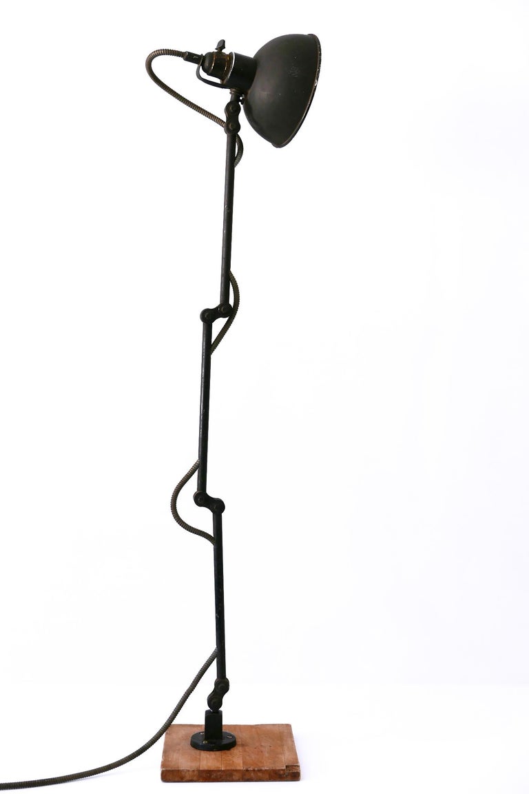 Exceptional Articulated Bauhaus Wall Lamp or Task Light 1920s