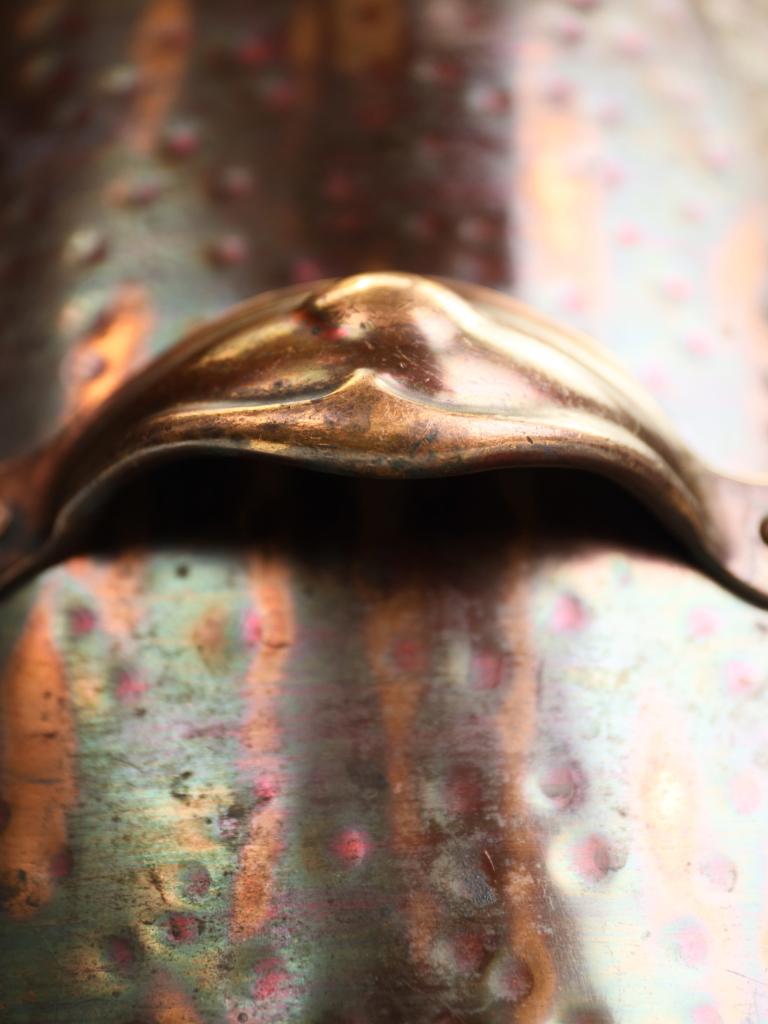 Exceptional Arts & Crafts Movement Hammered Copper Coal Bucket (Scuttle) with Li For Sale 9