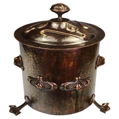 Exceptional Arts & Crafts Movement Hammered Copper Coal Bucket (Scuttle) with Li