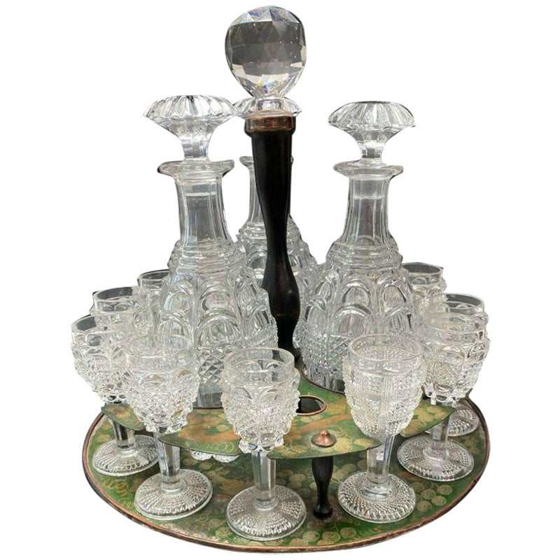 Exceptional Baccarat Cut Glass Tantalus Diamond et Feuilles, circa 1950 For Sale