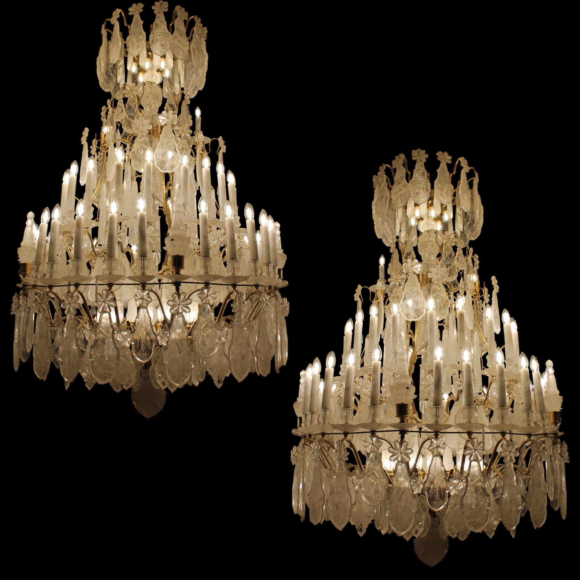 Excepcional par de arañas de cristal de roca de Baccarat clásico H200Cm W120cm en Excelente estado para la venta en London, GB