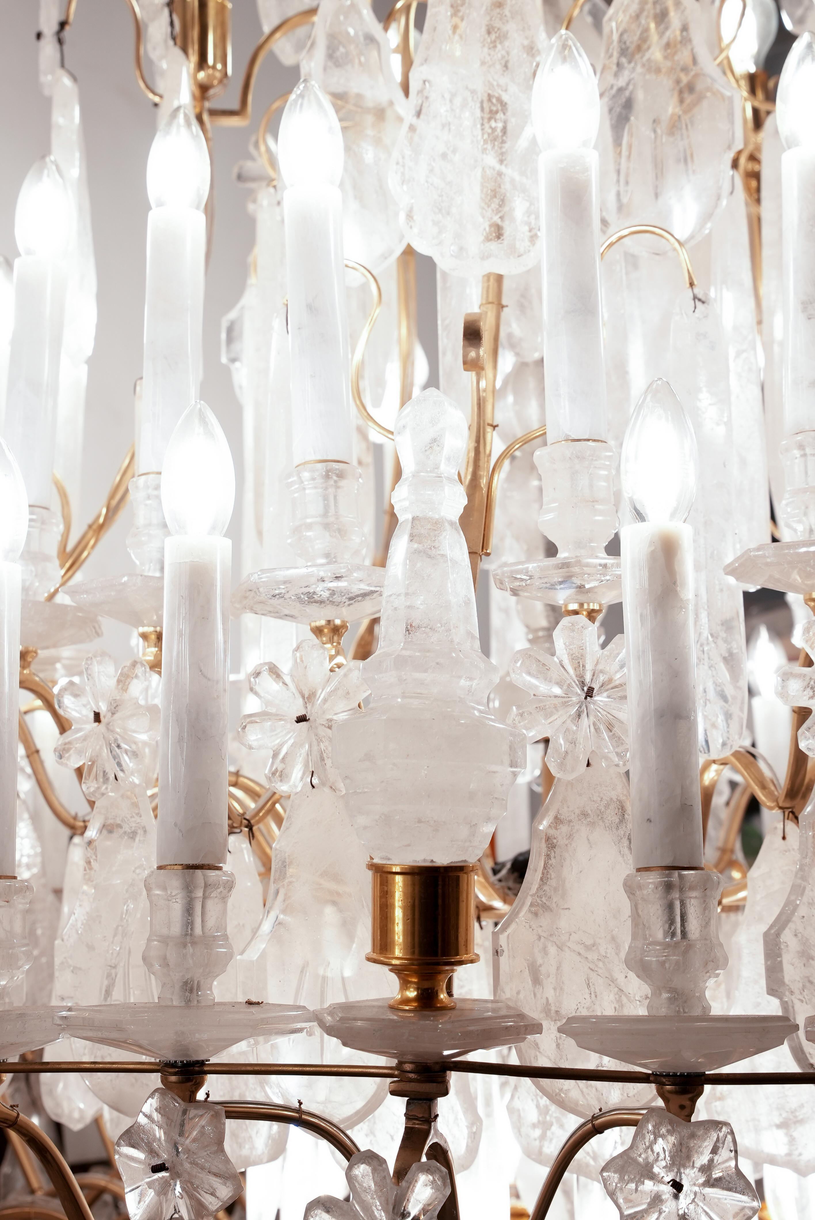 Außergewöhnliches Baccarat-Kronleuchterpaar aus Bergkristall  klassisch  H230Cm  B120cm (Kristall) im Angebot