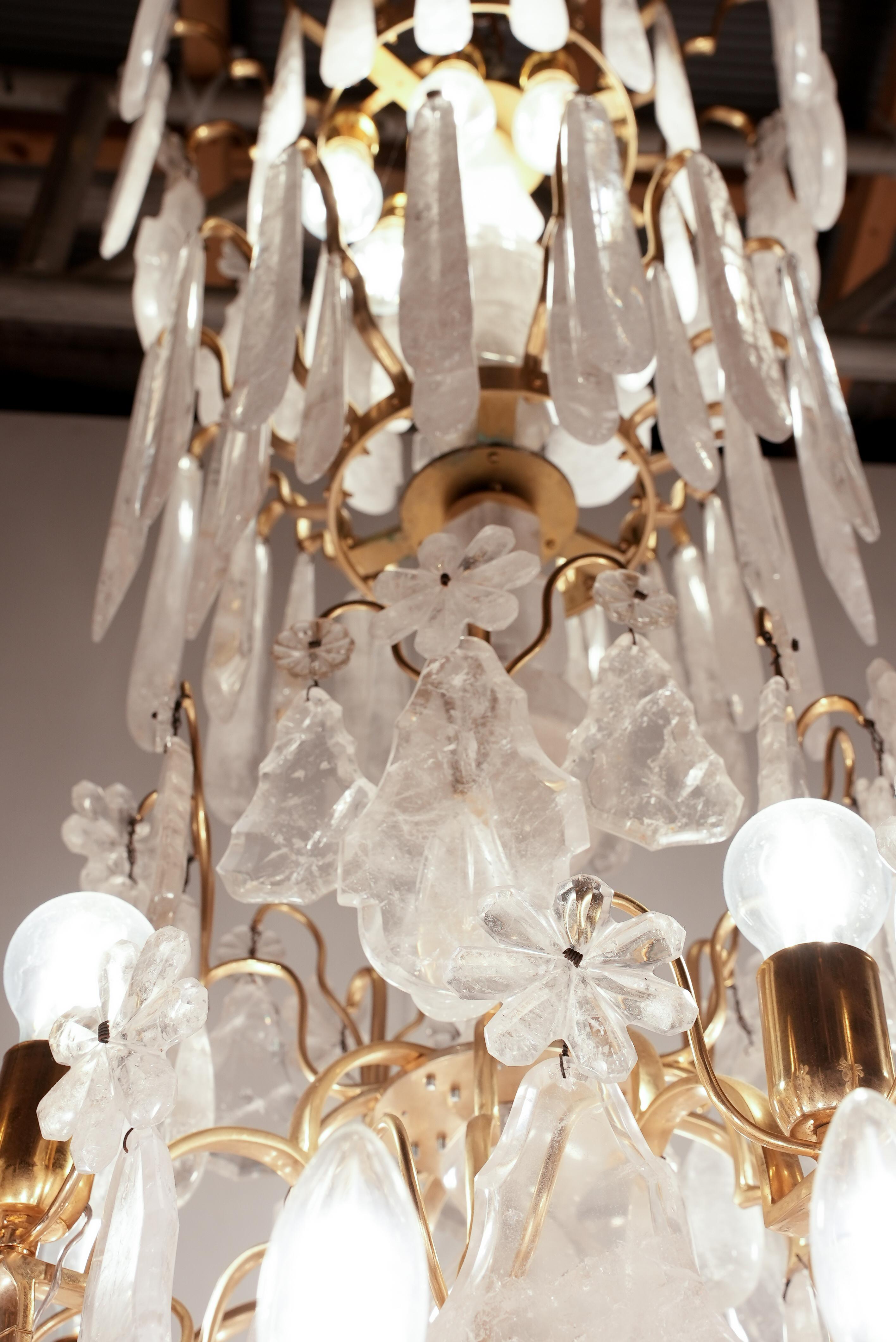 Außergewöhnliches Baccarat-Kronleuchterpaar aus Bergkristall  klassisch  H230Cm  B120cm im Angebot 1