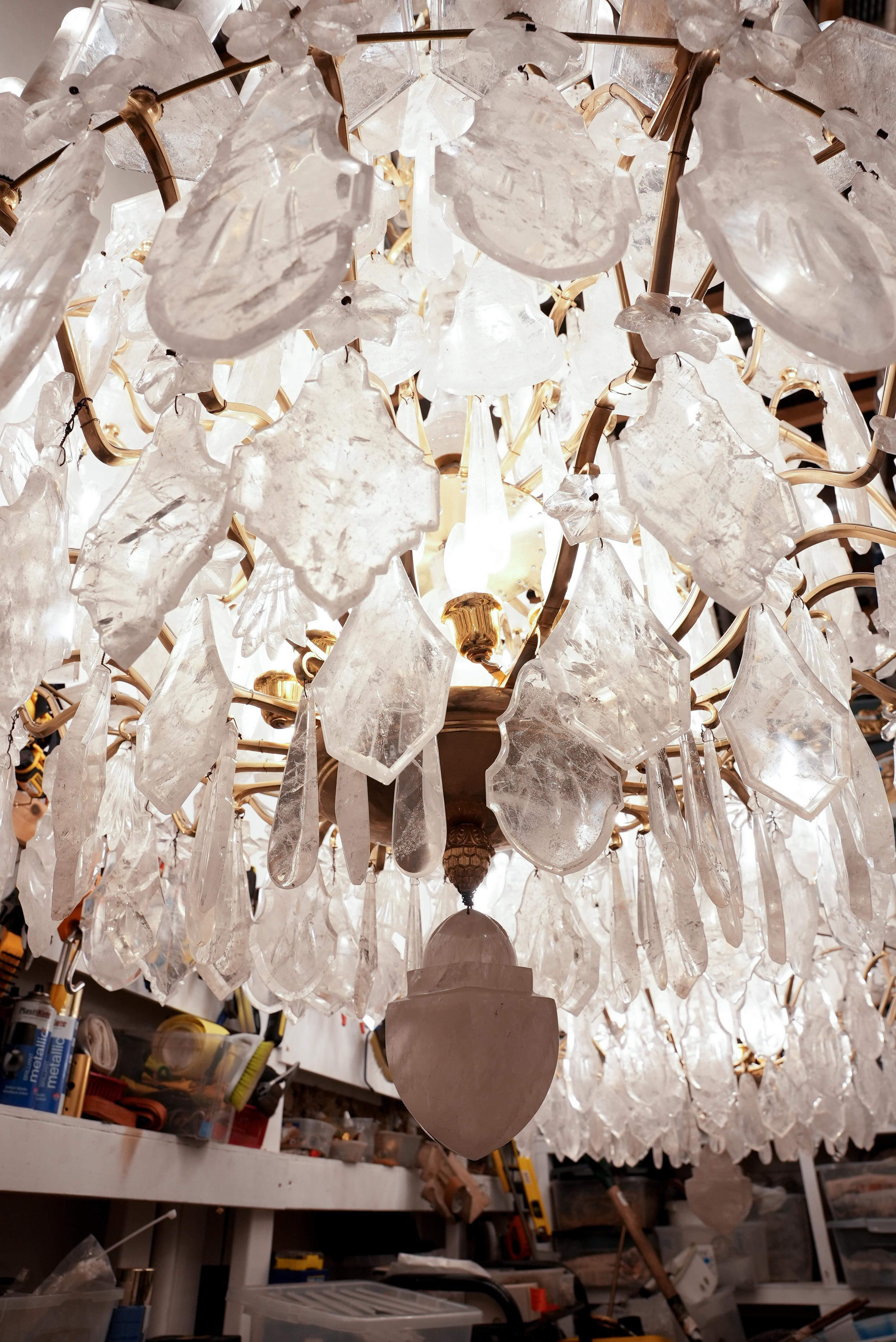 Außergewöhnliches Baccarat-Kronleuchterpaar aus Bergkristall  klassisch  H230Cm  B120cm im Angebot 3