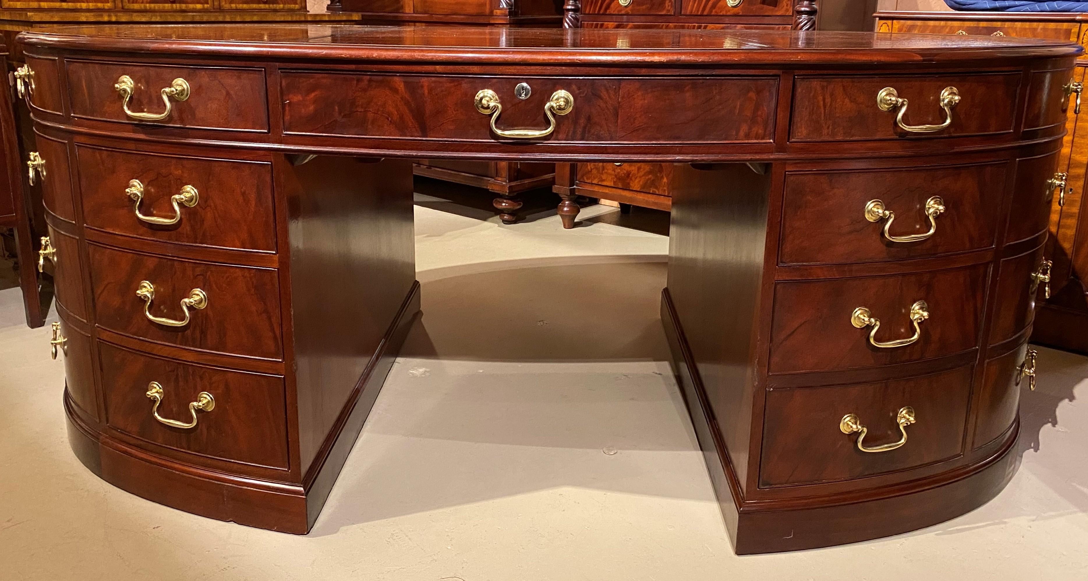 Exceptional Baker Furniture Oval Mahogany Leather Top Partners Desk 8