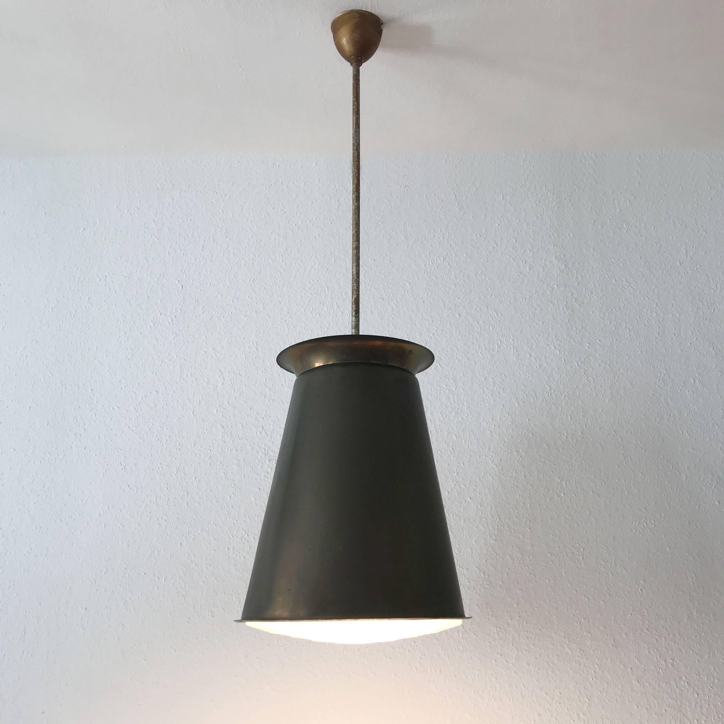 Allemand Exceptionnelle lampe suspendue Bauhaus d'Adolf Meyer pour Zeiss Ikon, années 1930, Allemagne en vente