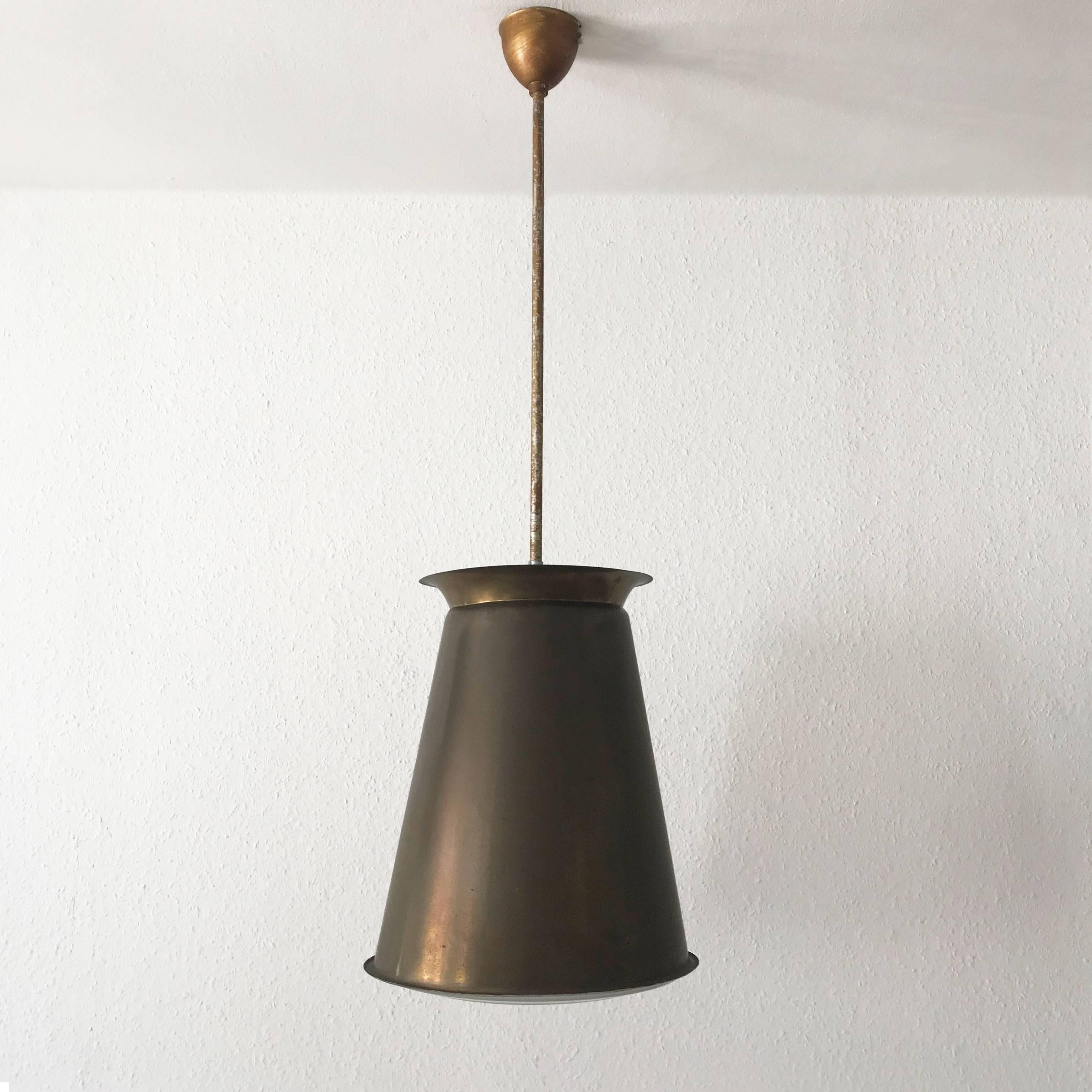 Moulage Exceptionnelle lampe suspendue Bauhaus d'Adolf Meyer pour Zeiss Ikon, années 1930, Allemagne en vente