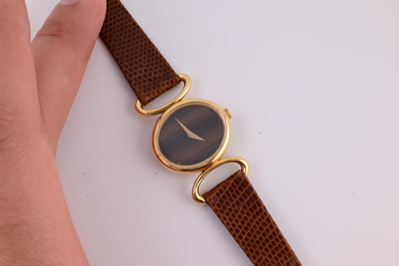 Exceptionnelle montre-bracelet Baume Mercier pour femmes avec cadran œil de tigre en or jaune 18 carats Bon état - En vente à Media, PA