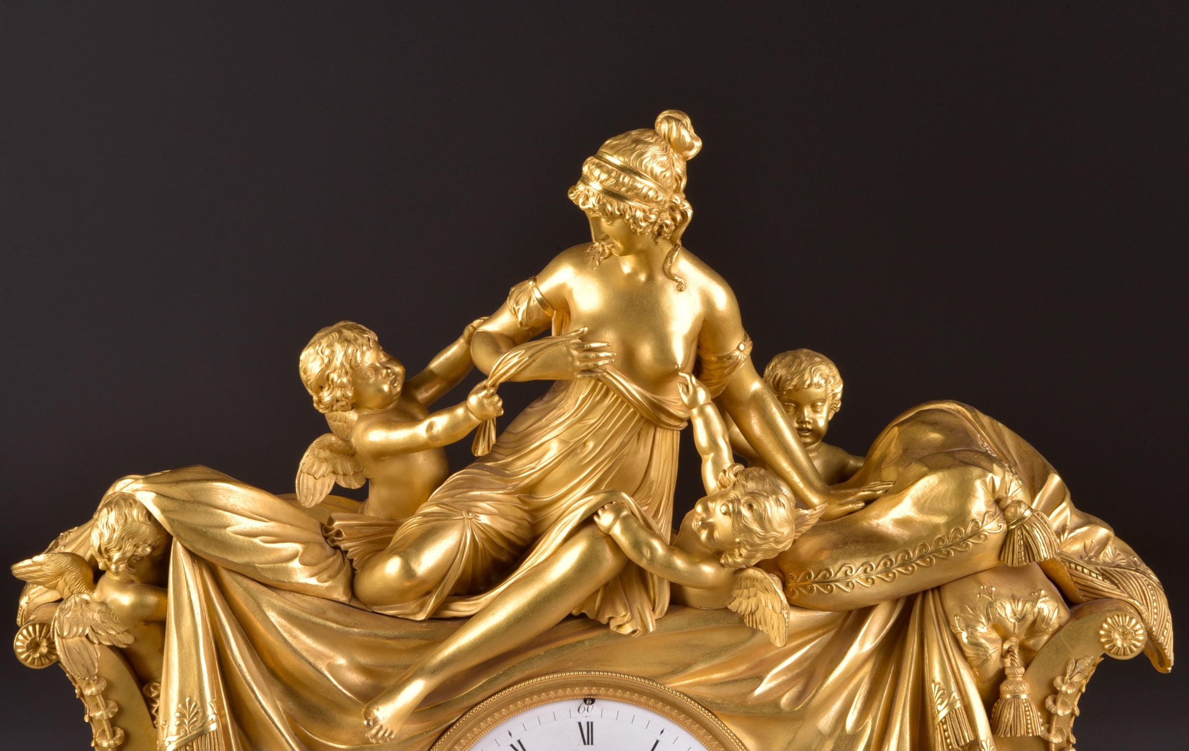 Exceptional beautiful rare large French attributed to Claude Galle (1759-1816), high quality bronze fire-gilded Empire mantel clock with a beautiful image of a beautiful woman on a sofa covered with curtains and with 4 children playing (putti)