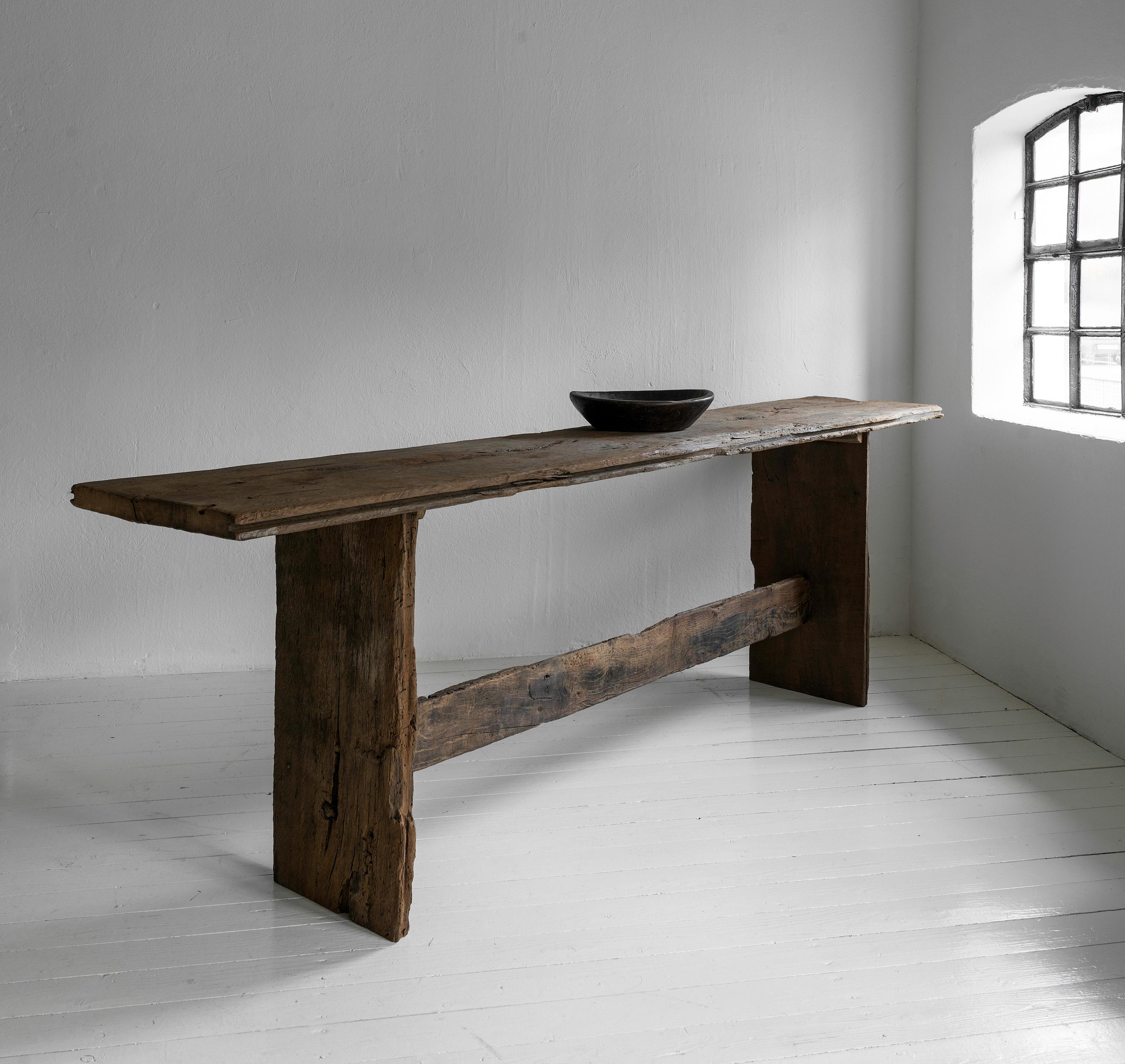 Allemand Exceptionnelle table console rustique minimale en chêne sur mesure en vente