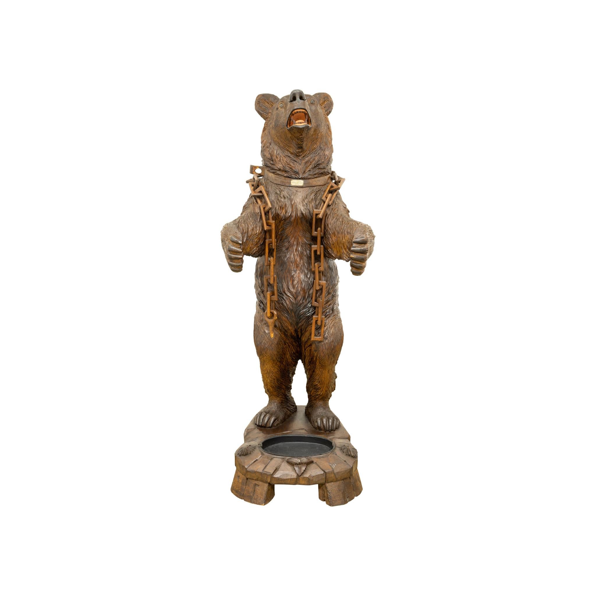Legno Eccezionale portaombrelli a forma di orso Black Forest in vendita