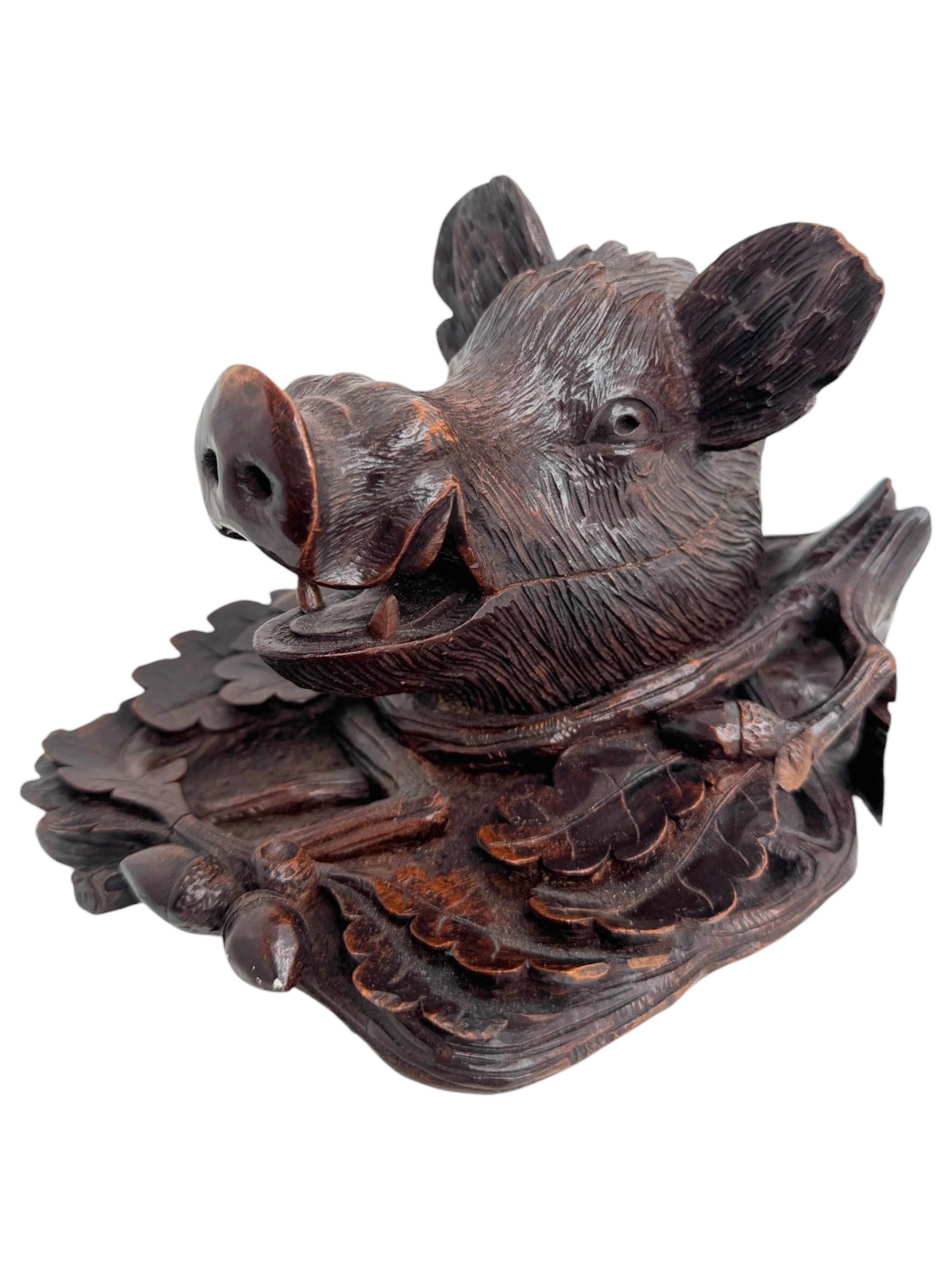 Außergewöhnliche Black Forest Holz geschnitzt Brienz Wildschwein Tintenfass Deutsch Antike (Schwarzwald) im Angebot