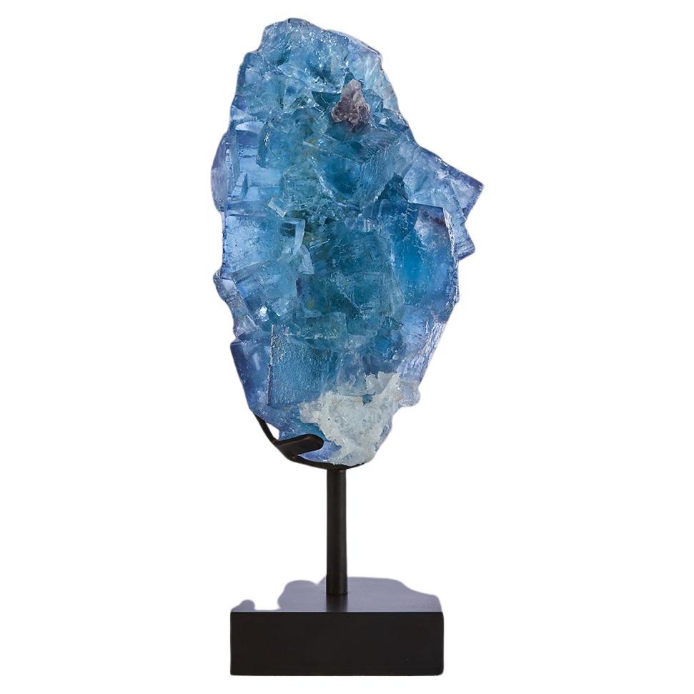 Exceptionnelle fluorite bleu-violet avec pyrite