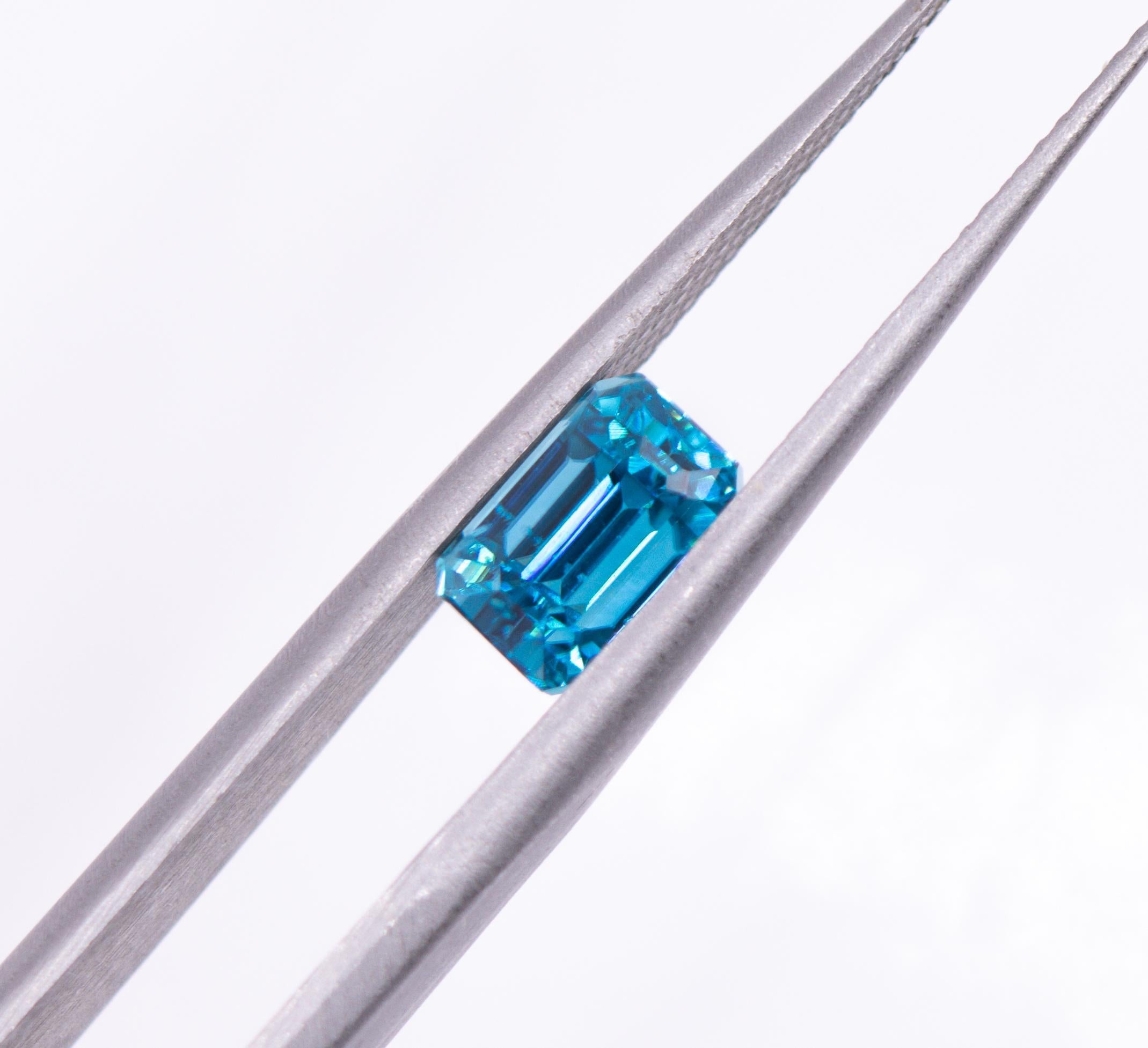 Taille émeraude Exceptionnelle paire assortie de zircon bleu taille émeraude 8 x 5 mm en vente