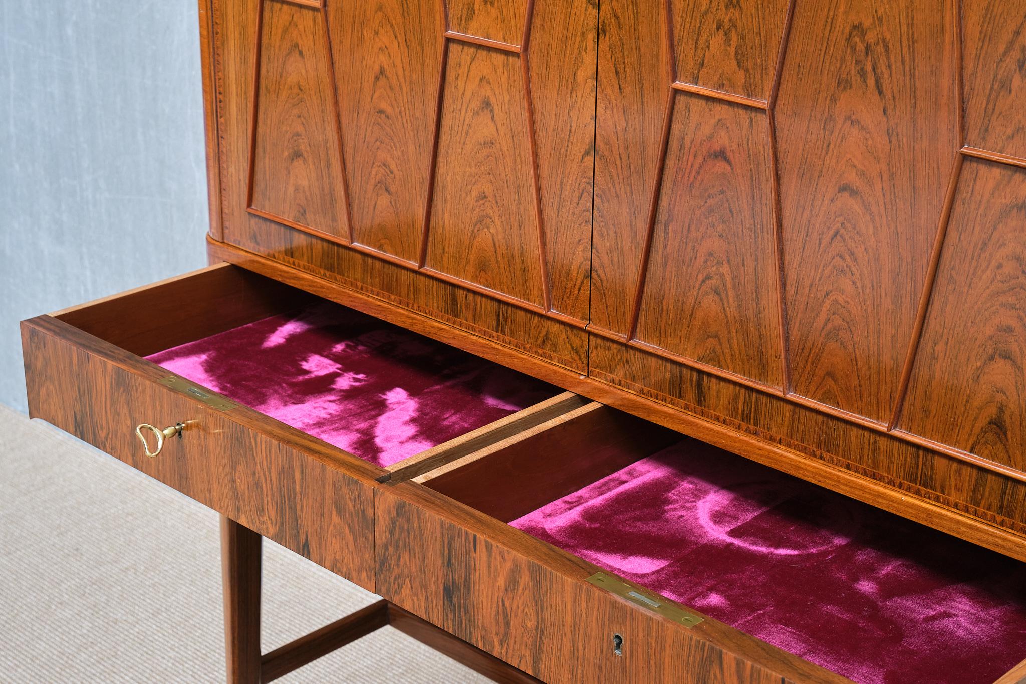 Außergewöhnlicher Bo Lindahl-Schrank aus Nussbaum und Palisanderholz mit Intarsien, Schweden, 1953 im Angebot 2