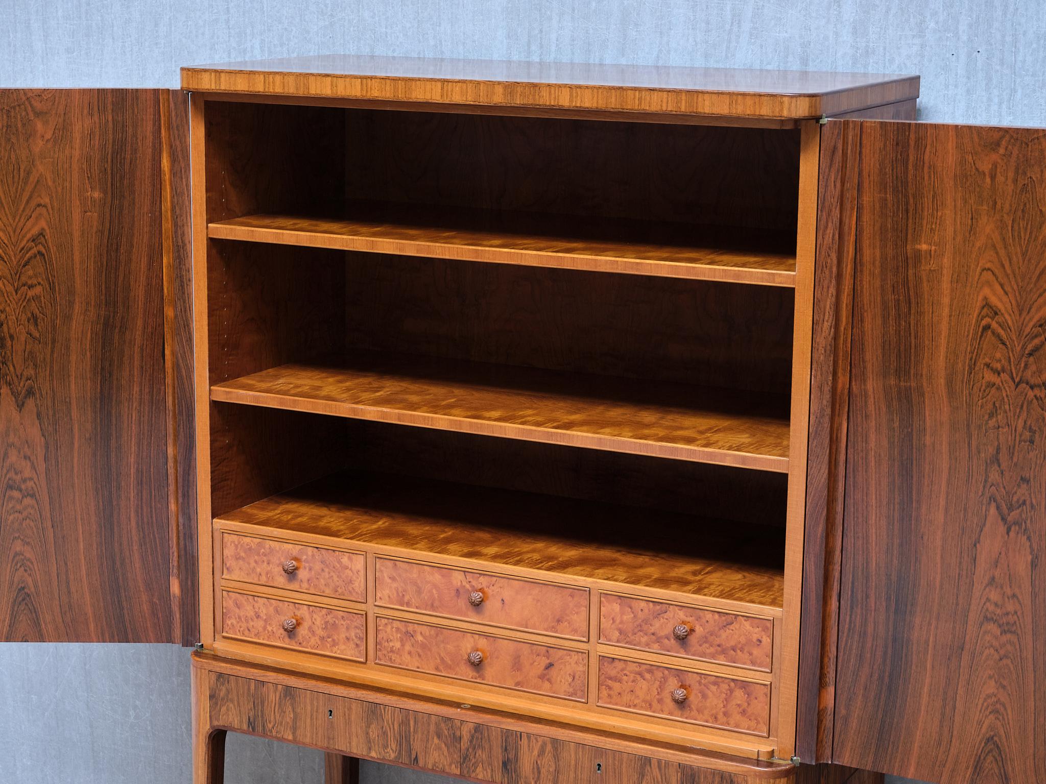Außergewöhnlicher Bo Lindahl-Schrank aus Nussbaum und Palisanderholz mit Intarsien, Schweden, 1953 im Angebot 9