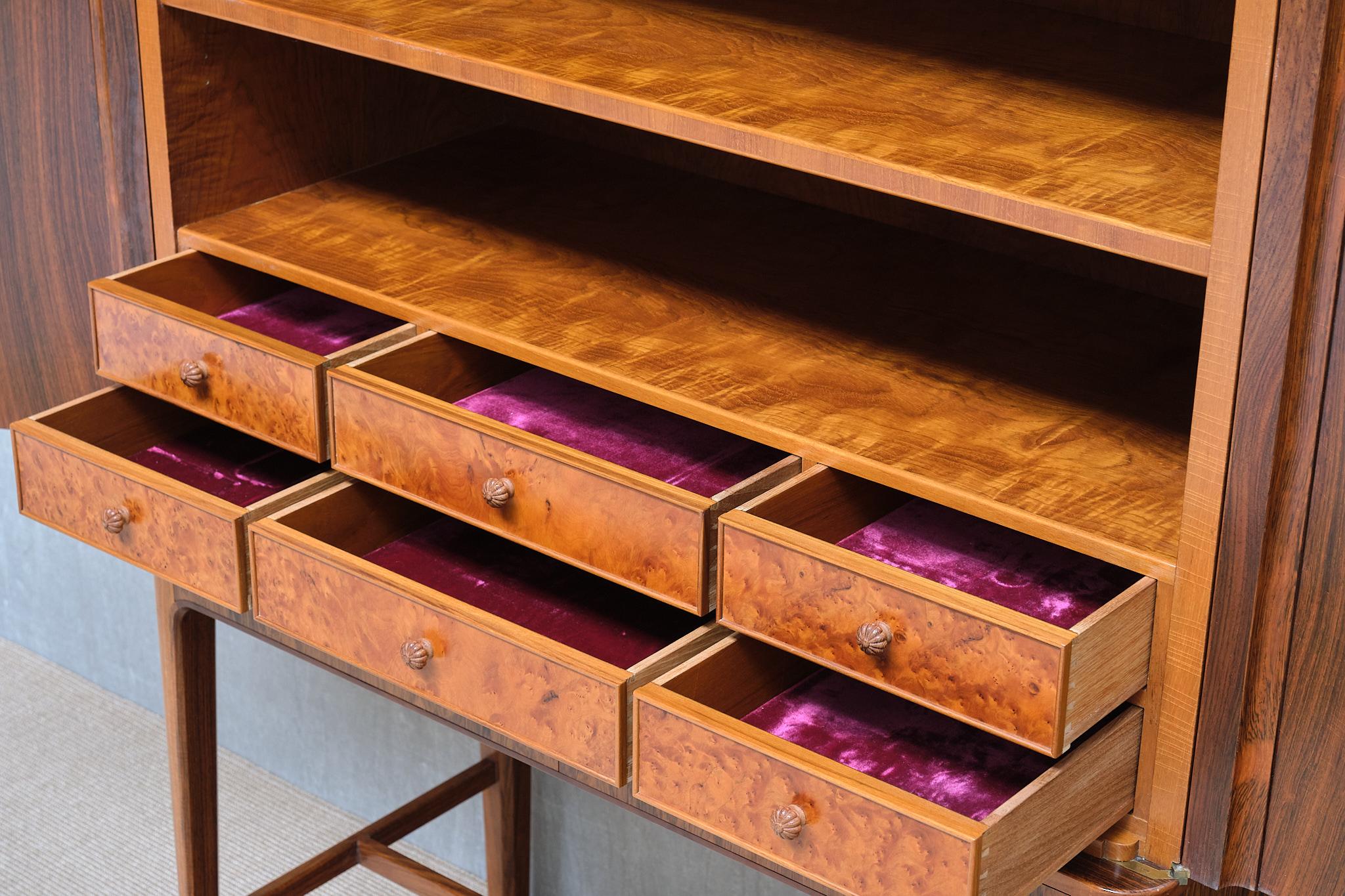Außergewöhnlicher Bo Lindahl-Schrank aus Nussbaum und Palisanderholz mit Intarsien, Schweden, 1953 im Angebot 10