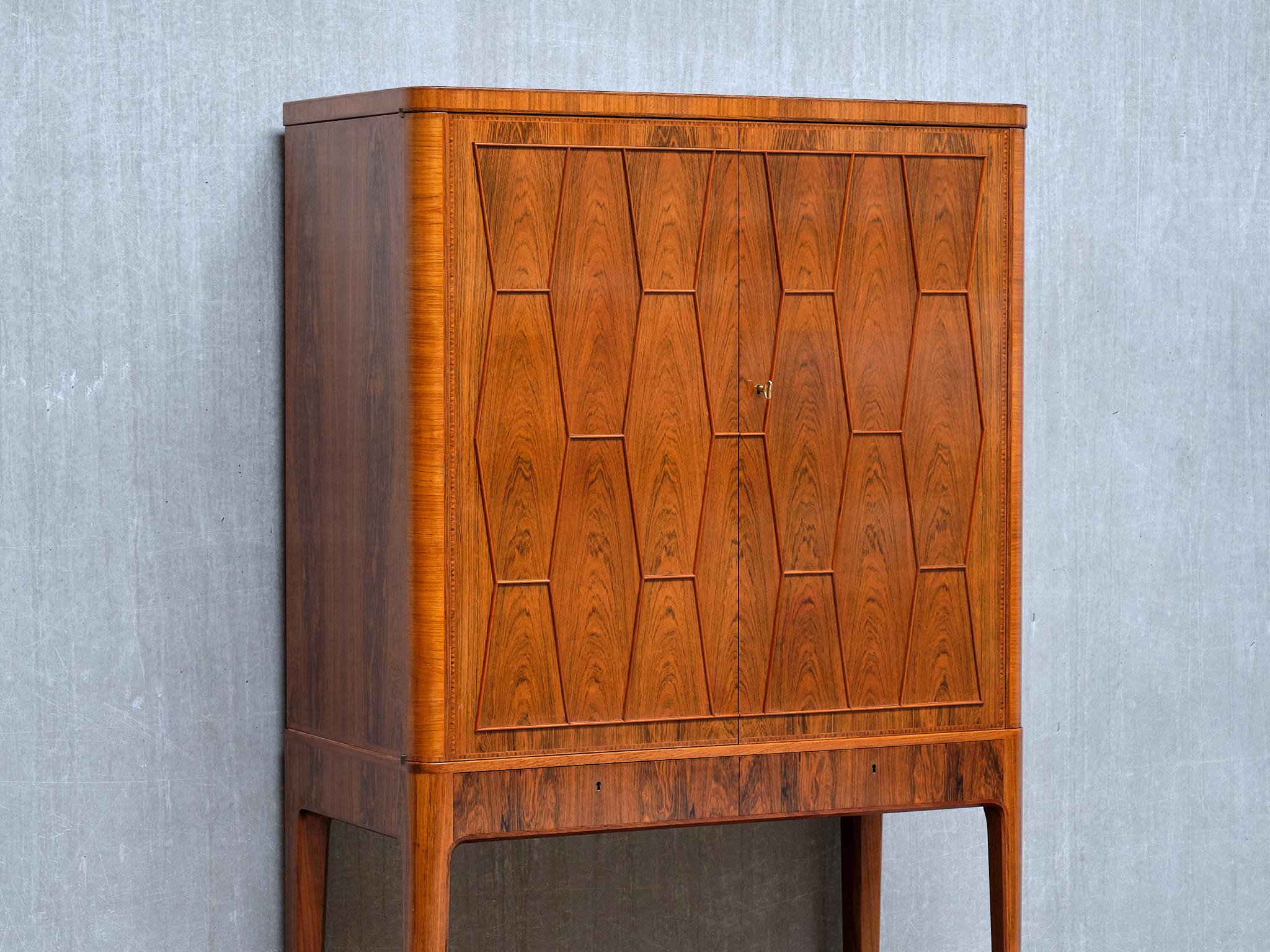Außergewöhnlicher Bo Lindahl-Schrank aus Nussbaum und Palisanderholz mit Intarsien, Schweden, 1953 (Skandinavische Moderne) im Angebot