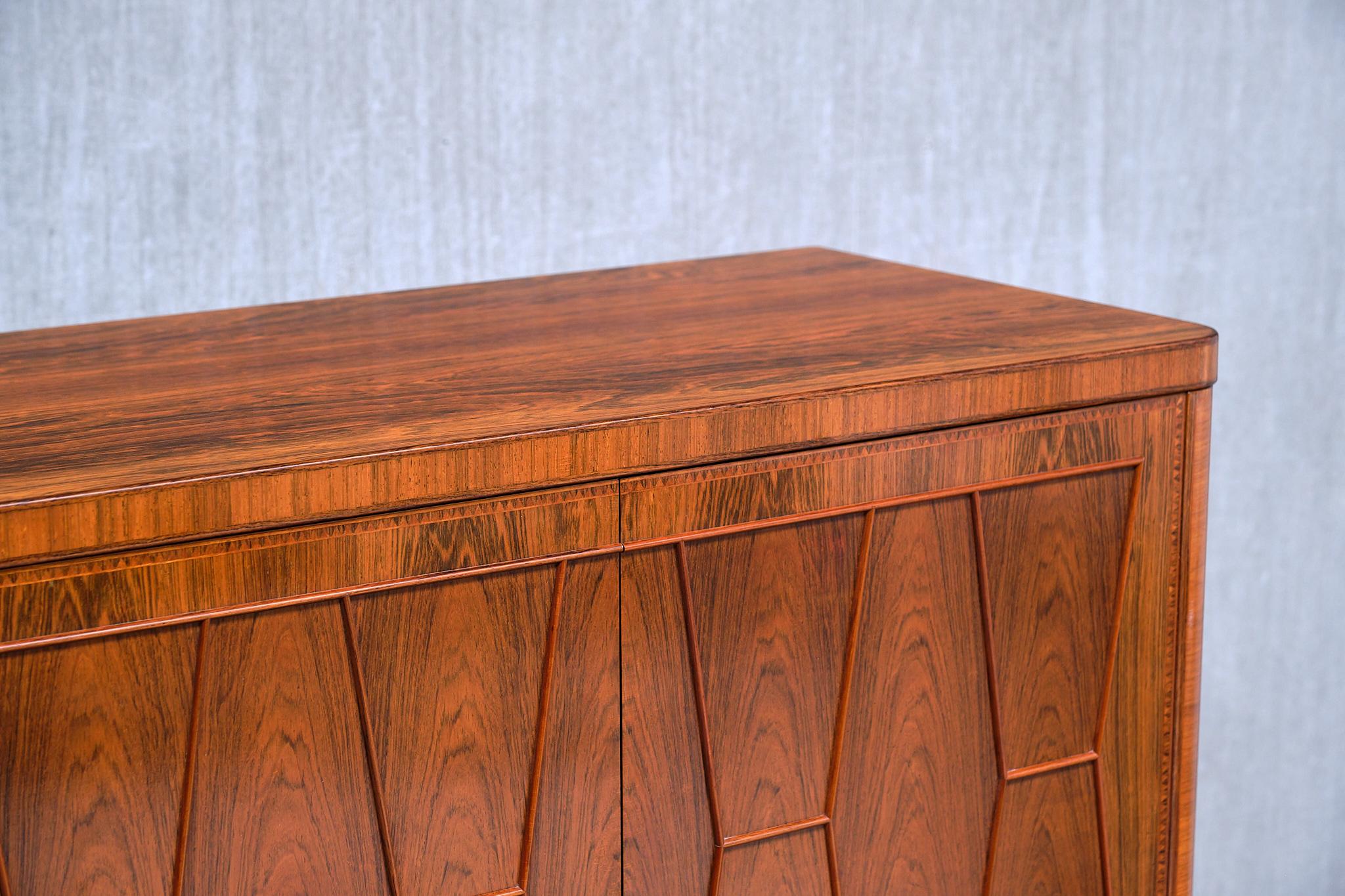 Außergewöhnlicher Bo Lindahl-Schrank aus Nussbaum und Palisanderholz mit Intarsien, Schweden, 1953 im Zustand „Gut“ im Angebot in The Hague, NL