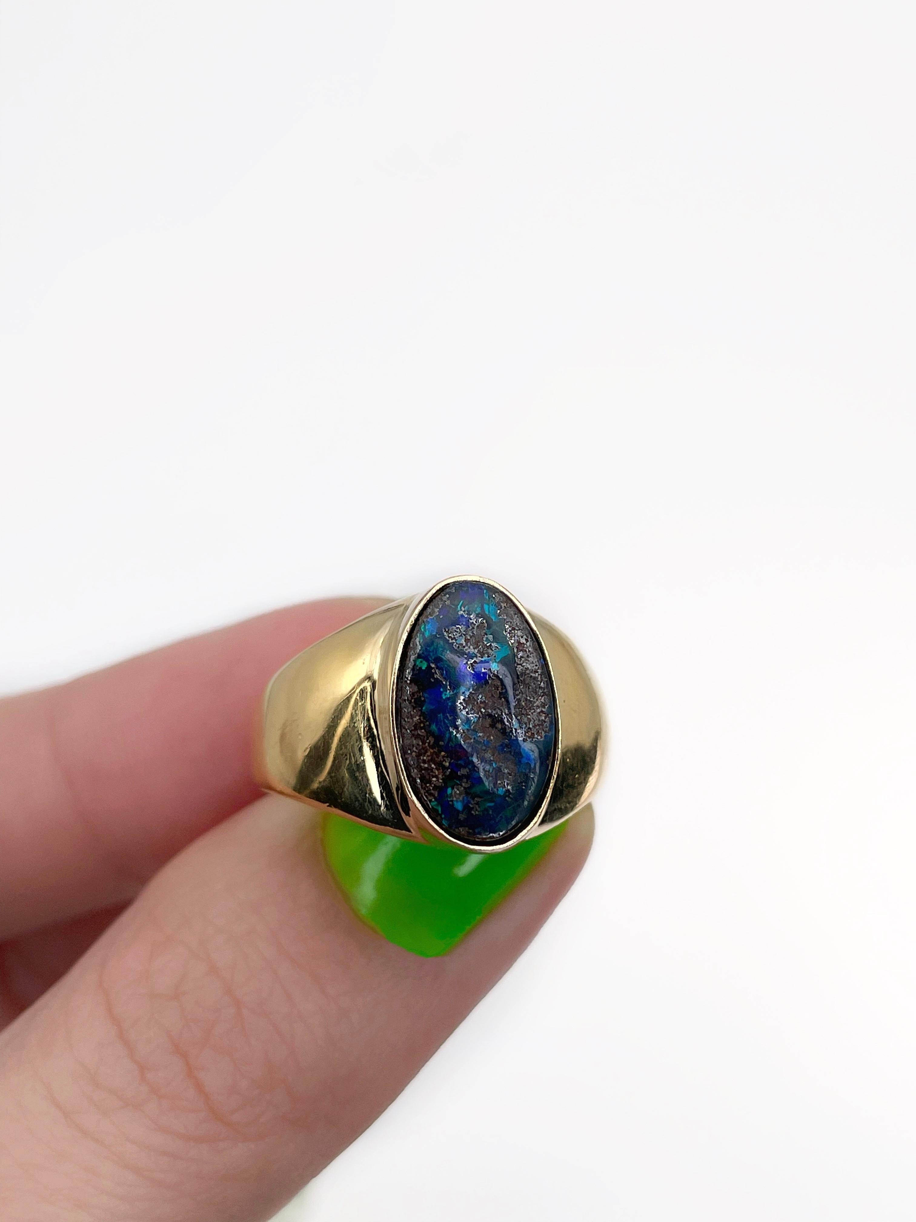 Exceptional Boulder Black Opal 18K Yellow Gold Signet Ring In Good Condition In Vilnius, LT