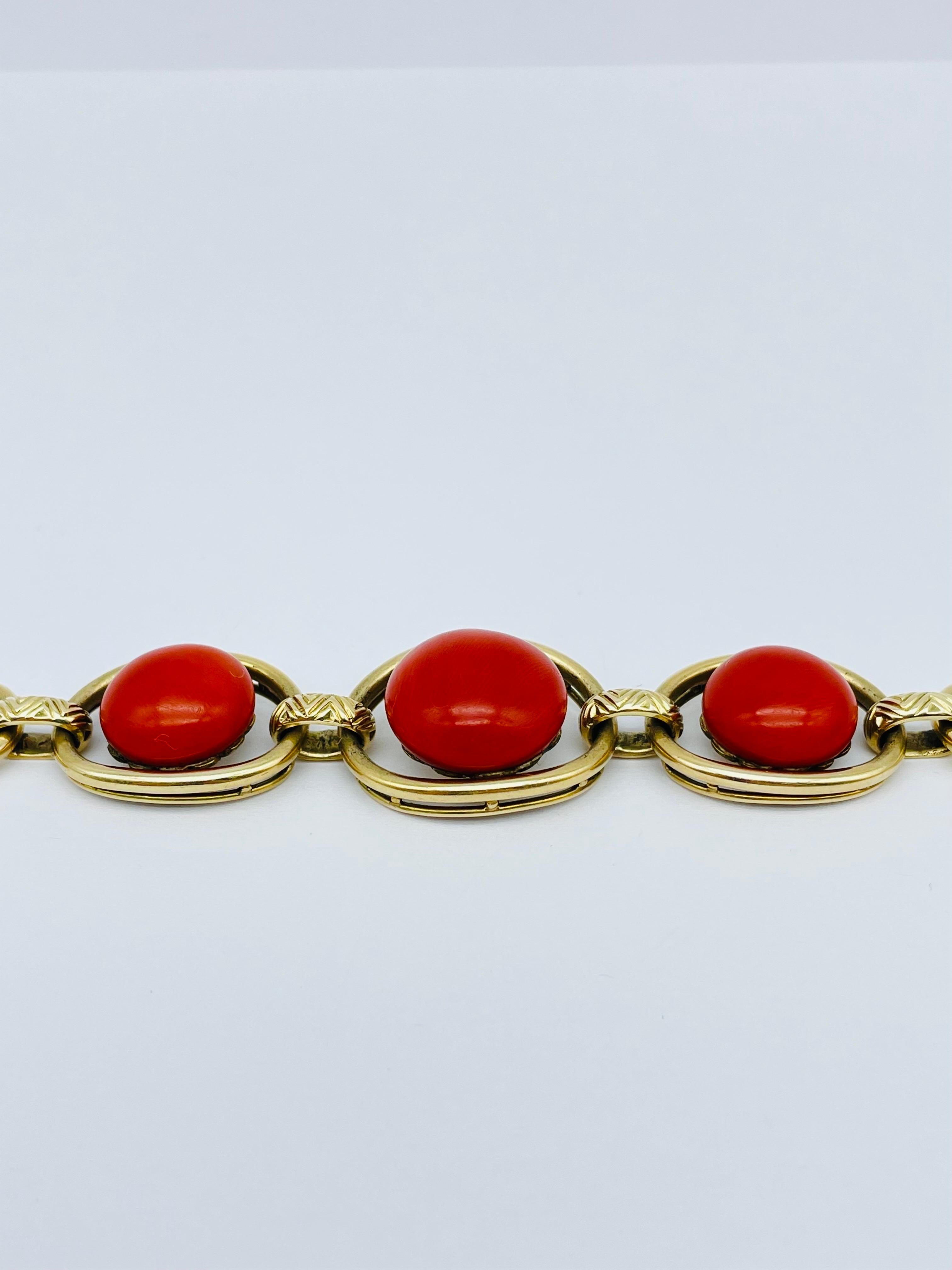 Außergewöhnliches Armband aus 14k Gold mit roter Koralle und Gliederkette im Zustand „Gut“ im Angebot in Berlin, BE
