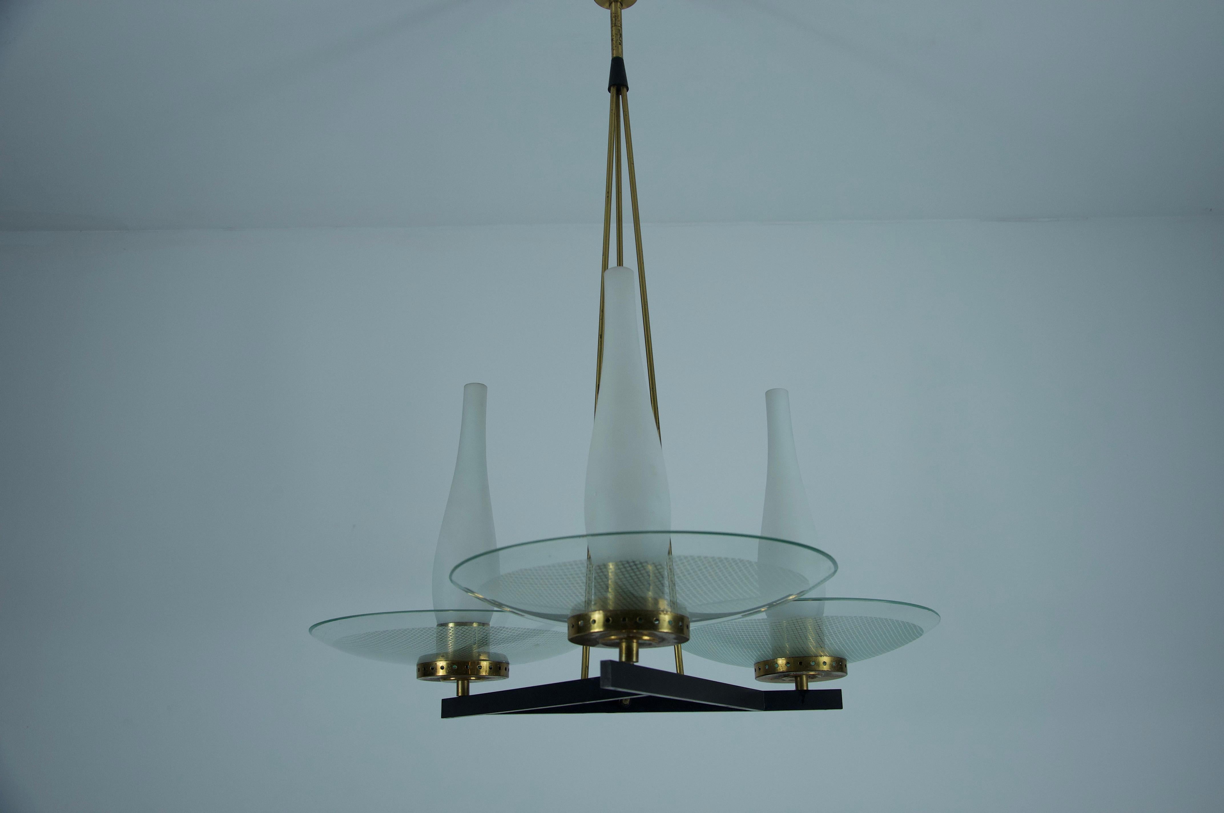 Exceptionnel lustre en laiton et verre de Stilnovo, années 1960, Italie en vente 4