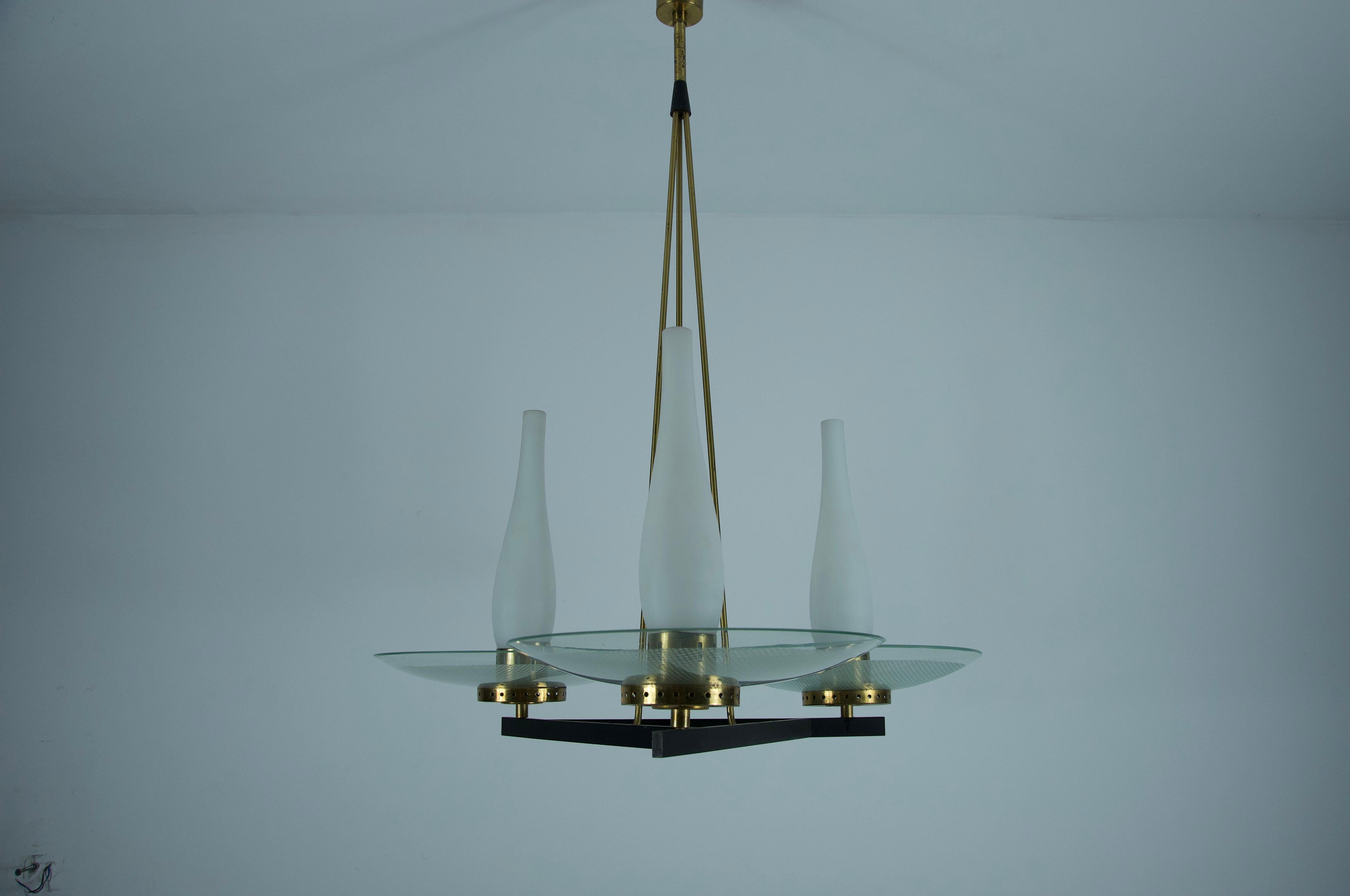 Exceptionnel lustre en laiton et verre de Stilnovo, années 1960, Italie en vente 5