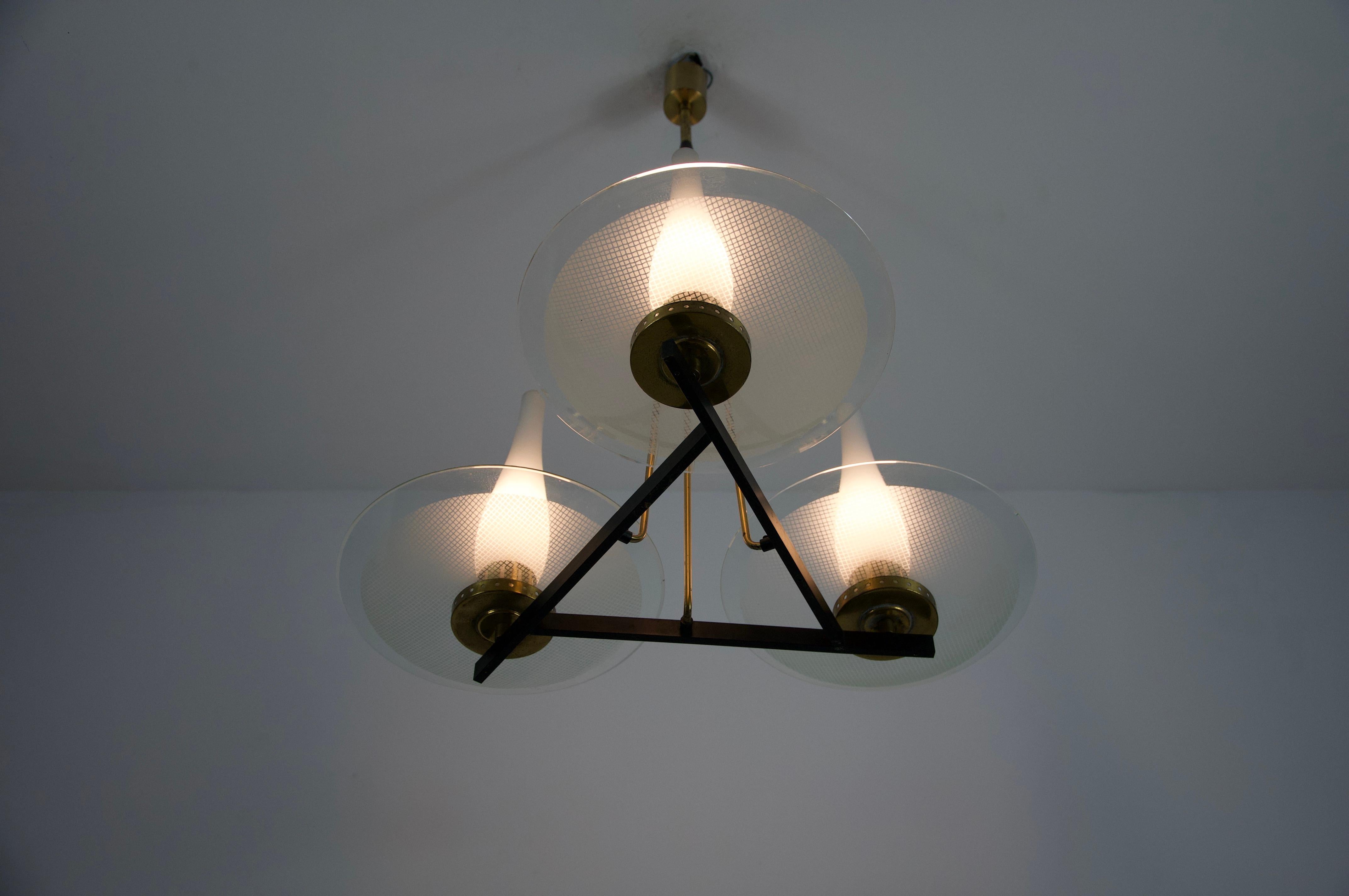 Exceptionnel lustre en laiton et verre de Stilnovo, années 1960, Italie en vente 2