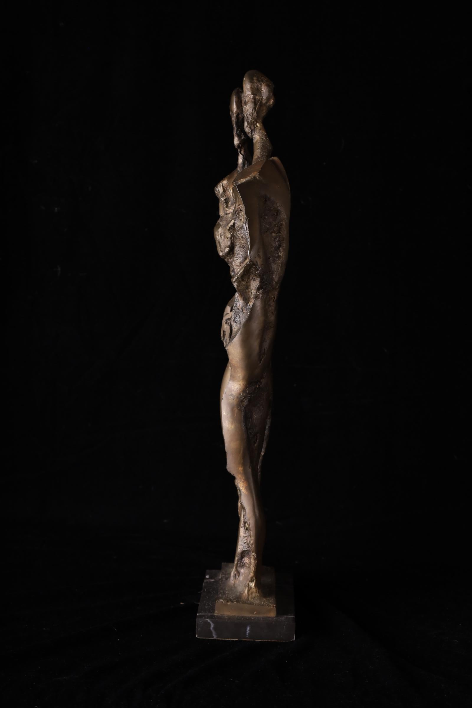 Außergewöhnliche abstrakte Bronzeskulptur von zwei Figuren - Studio Work  H56,5 cm im Angebot 6