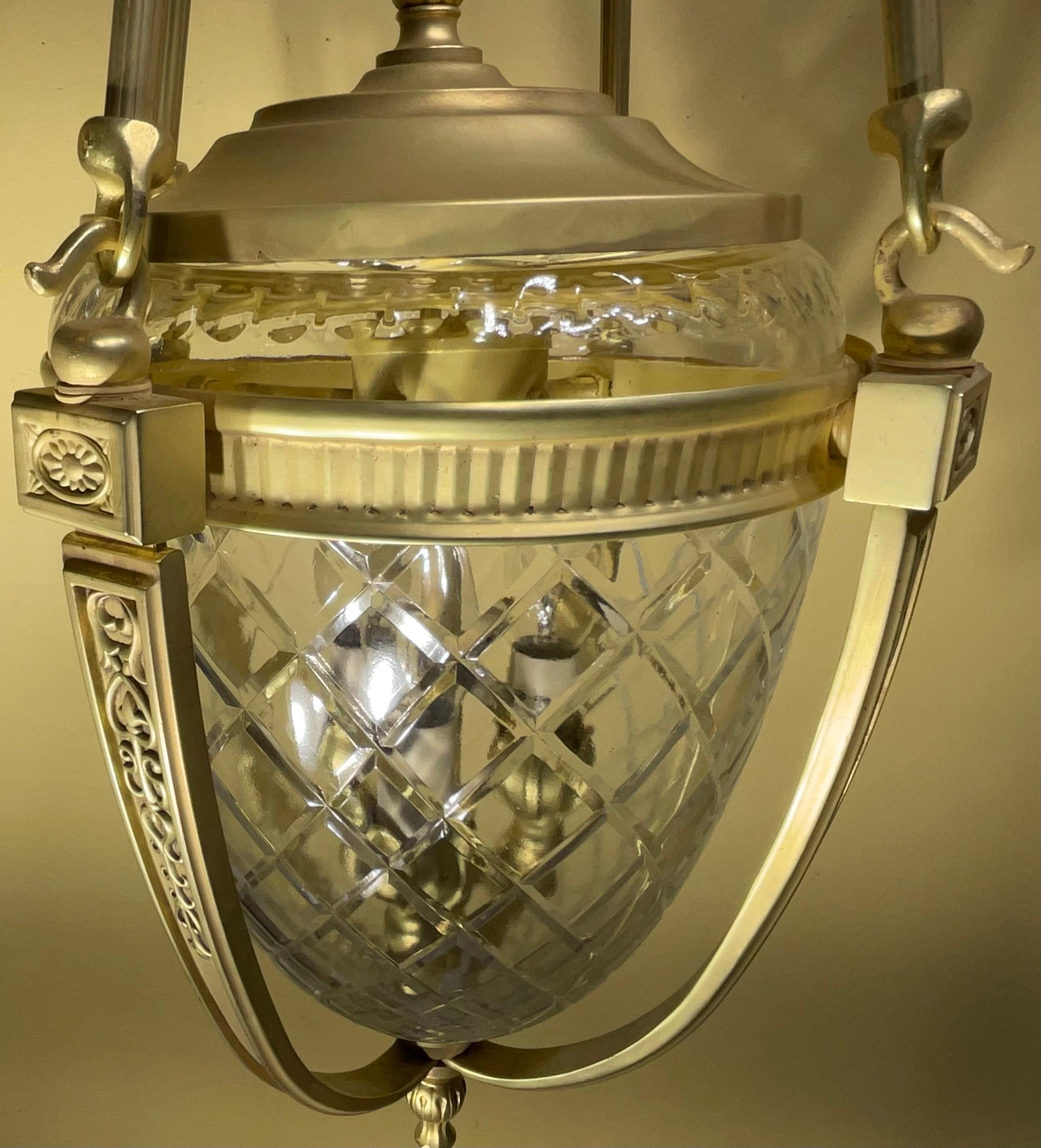 Excepcional lámpara colgante de bronce y cristal para vestíbulo en venta 4