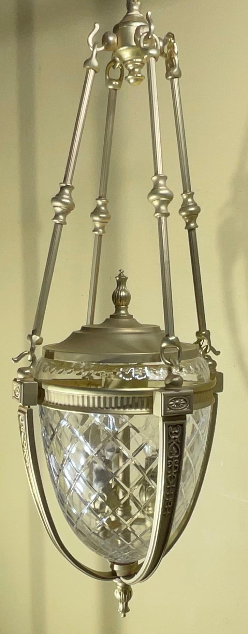 Excepcional lámpara colgante de bronce y cristal para vestíbulo en venta 7