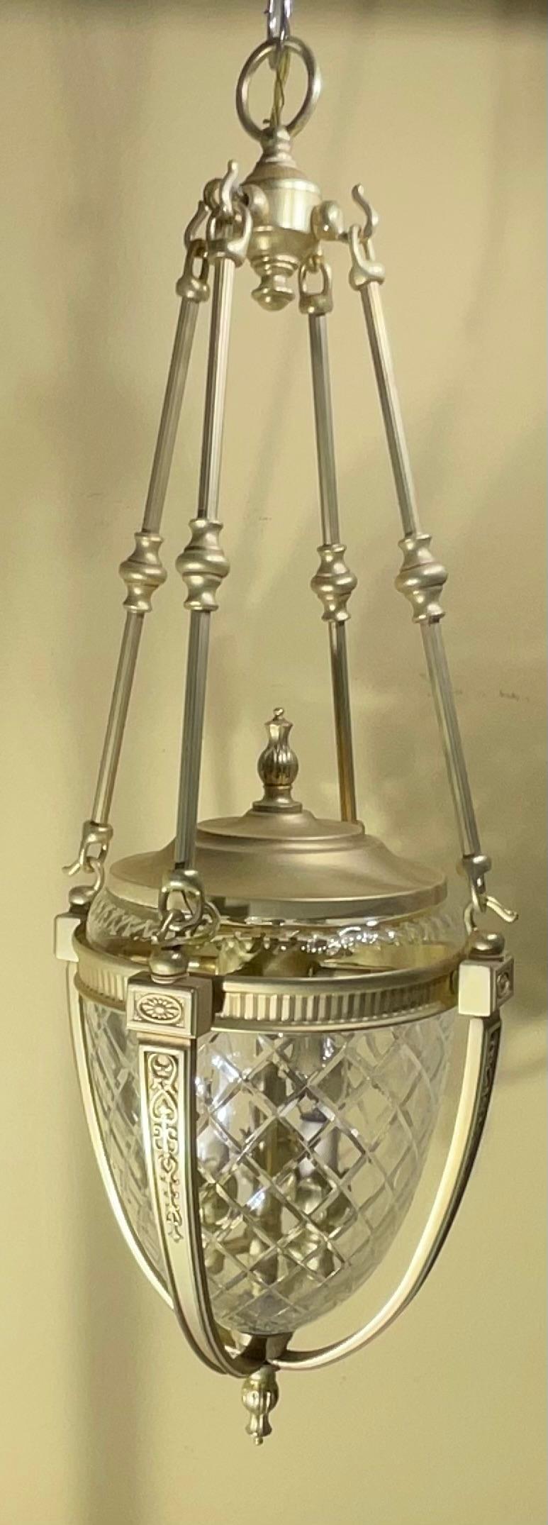 Excepcional lámpara colgante de bronce y cristal para vestíbulo en venta 8