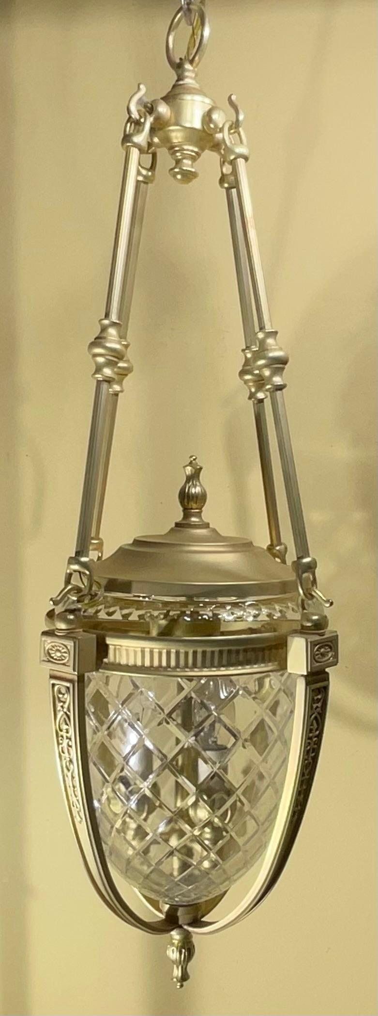 Excepcional lámpara colgante de bronce y cristal para vestíbulo en venta 10