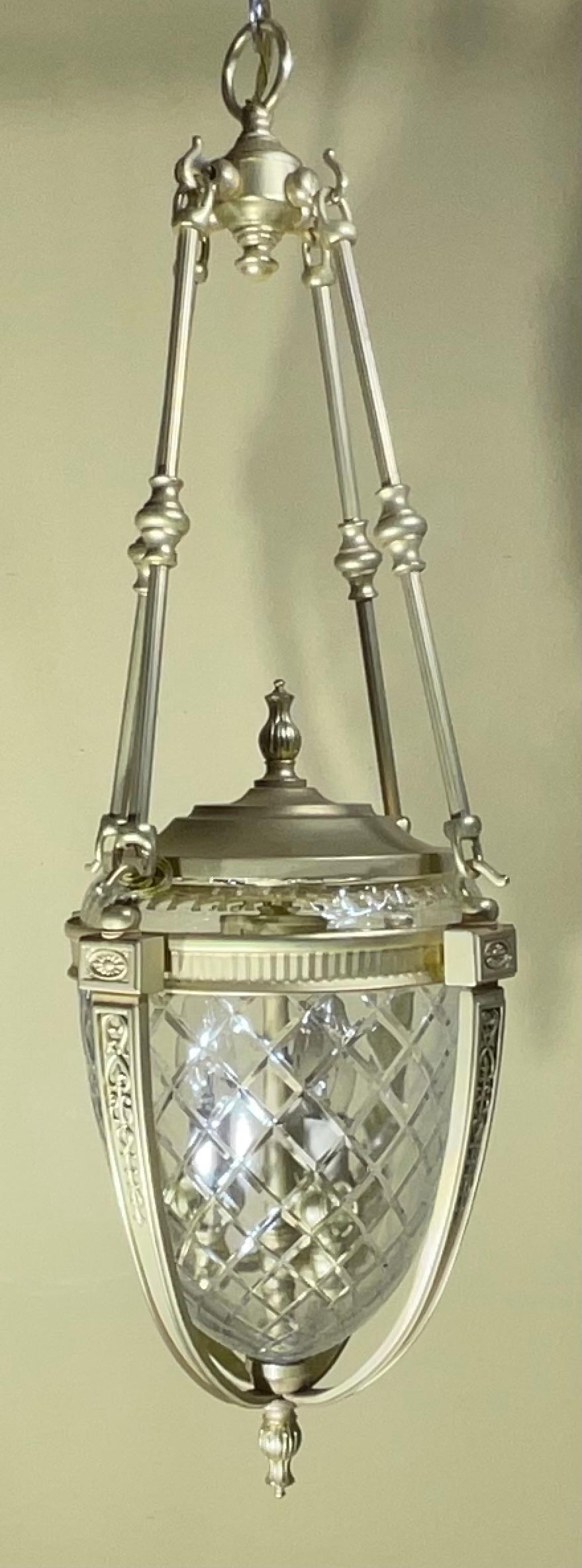 Excepcional lámpara colgante de bronce y cristal para vestíbulo en venta 12