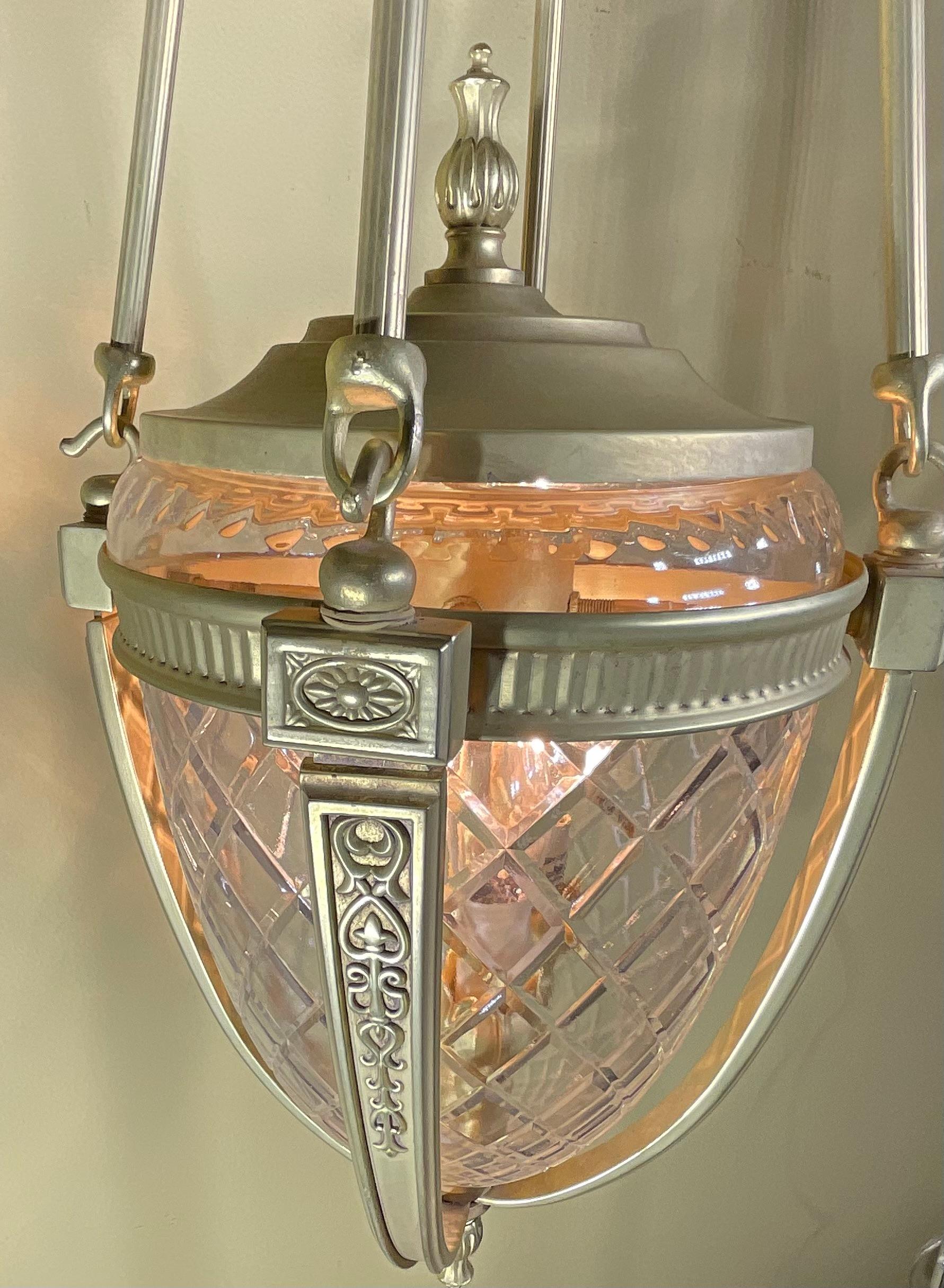 Excepcional lámpara colgante de bronce y cristal para vestíbulo en Bueno estado para la venta en Delray Beach, FL