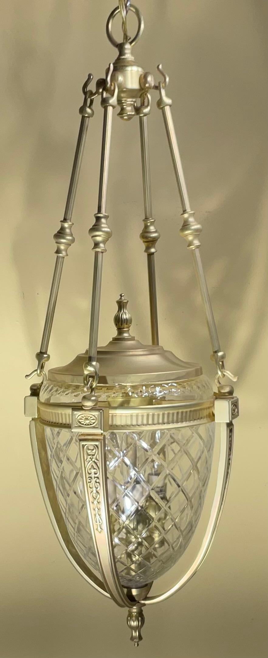 Excepcional lámpara colgante de bronce y cristal para vestíbulo Metal en venta