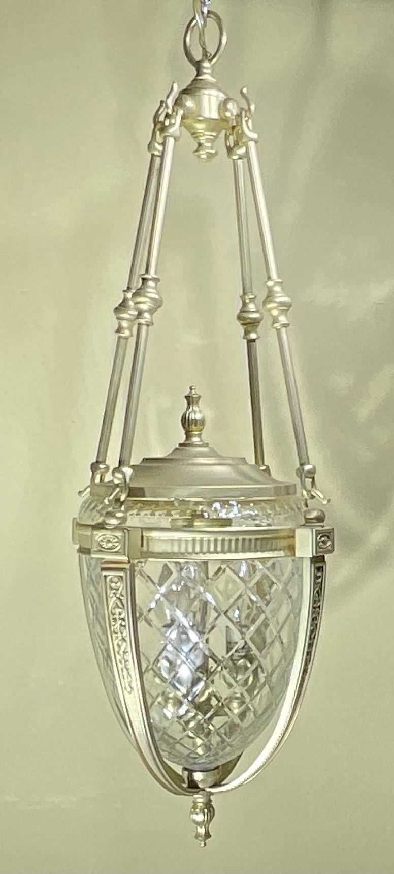 Excepcional lámpara colgante de bronce y cristal para vestíbulo en venta 3