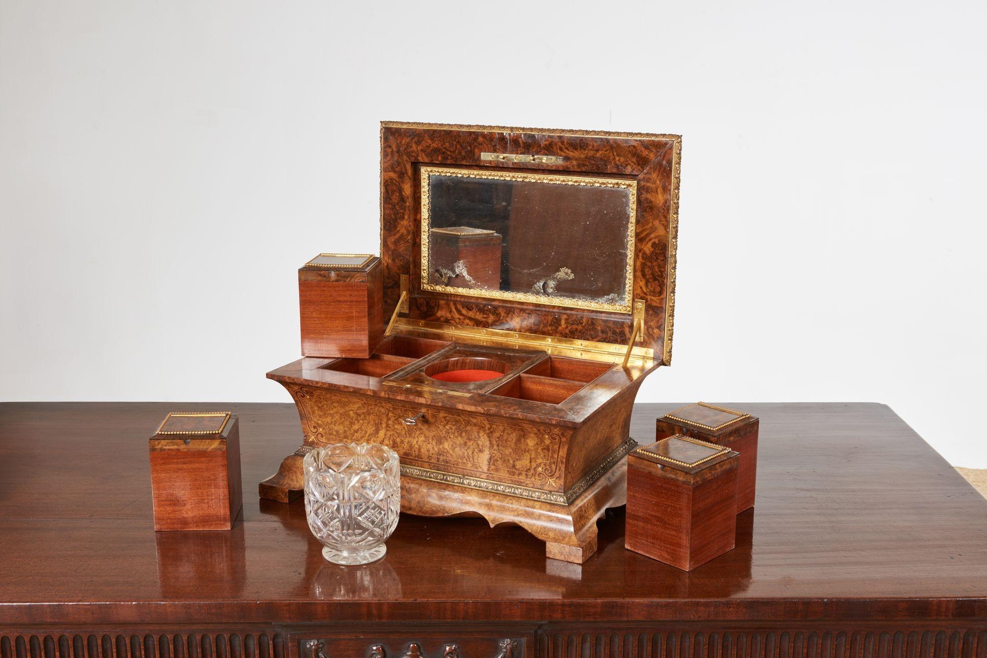 Exceptional Bronze Mounted Burl Caddy (Französisch) im Angebot