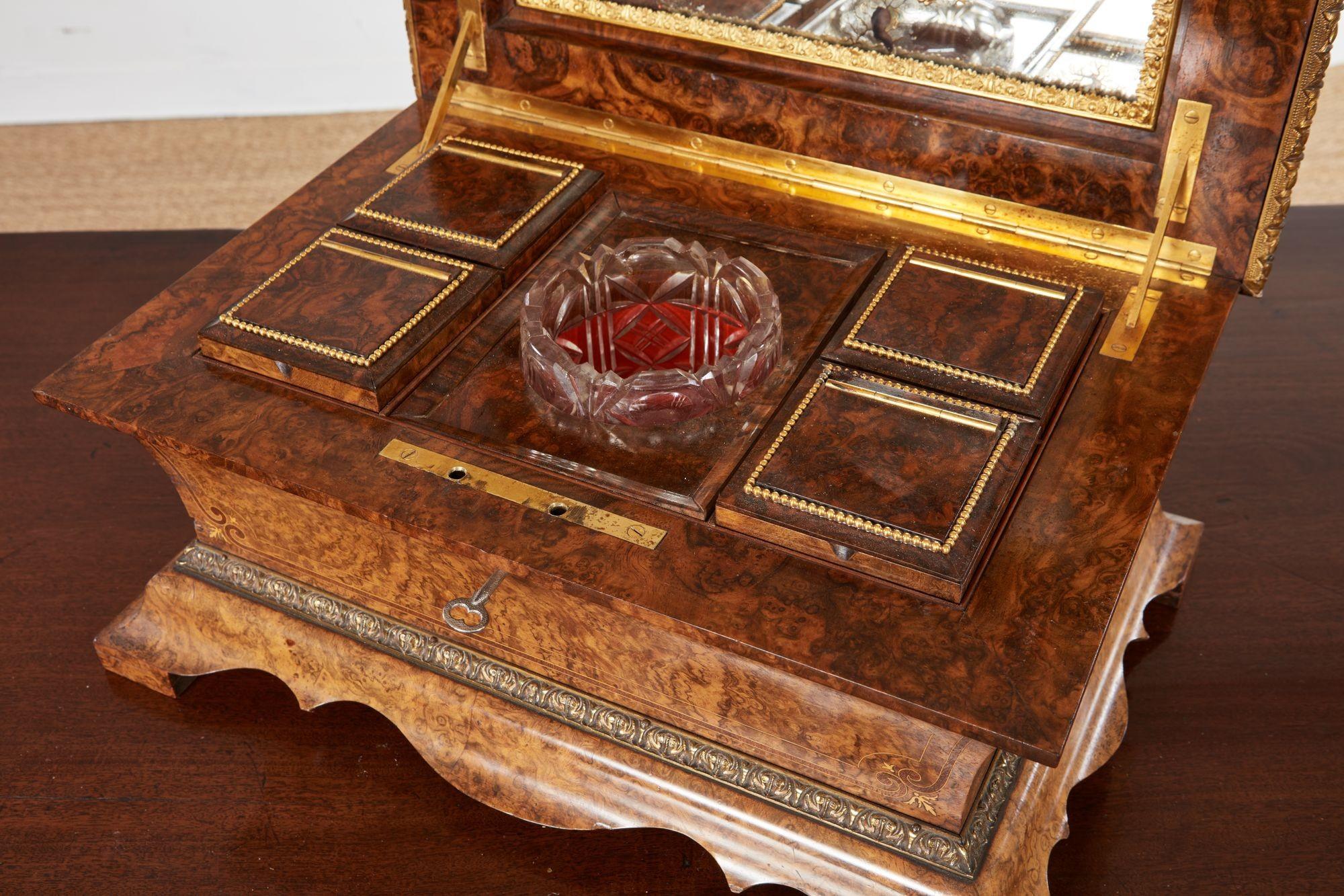 Exceptional Bronze Mounted Burl Caddy im Zustand „Gut“ im Angebot in Greenwich, CT