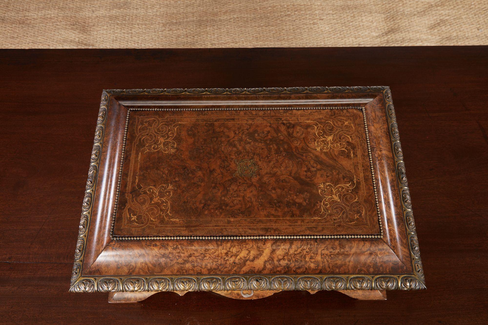 Exceptional Bronze Mounted Burl Caddy (Messing) im Angebot
