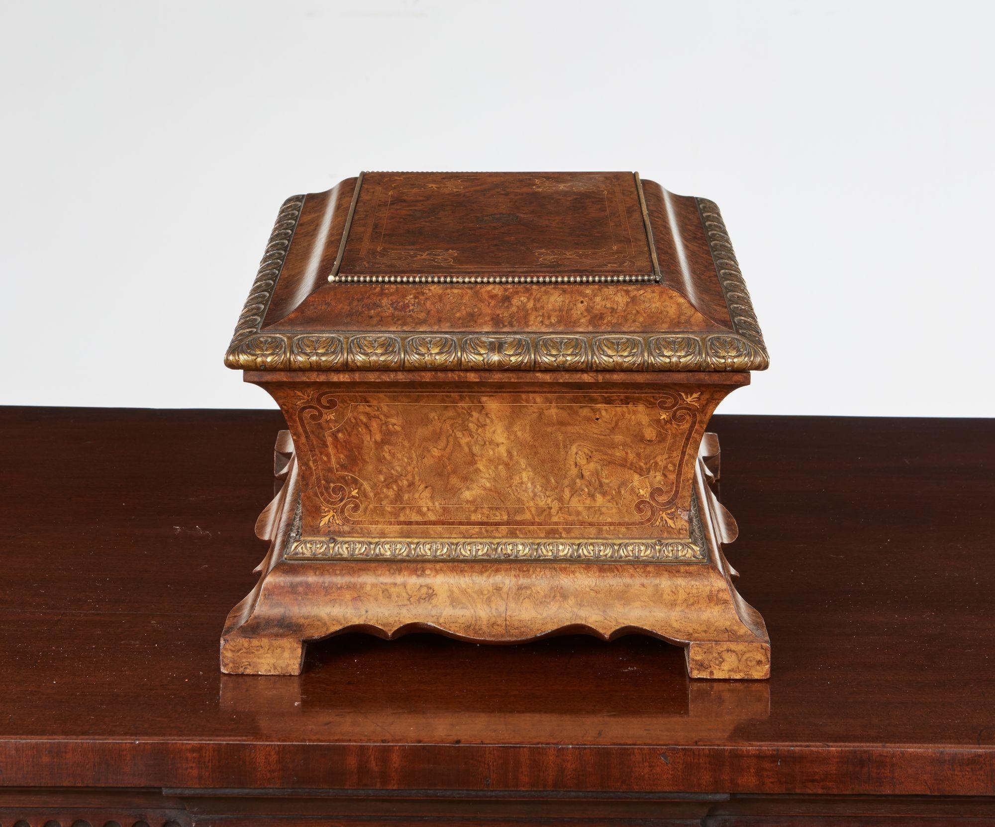 Exceptional Bronze Mounted Burl Caddy im Angebot 1