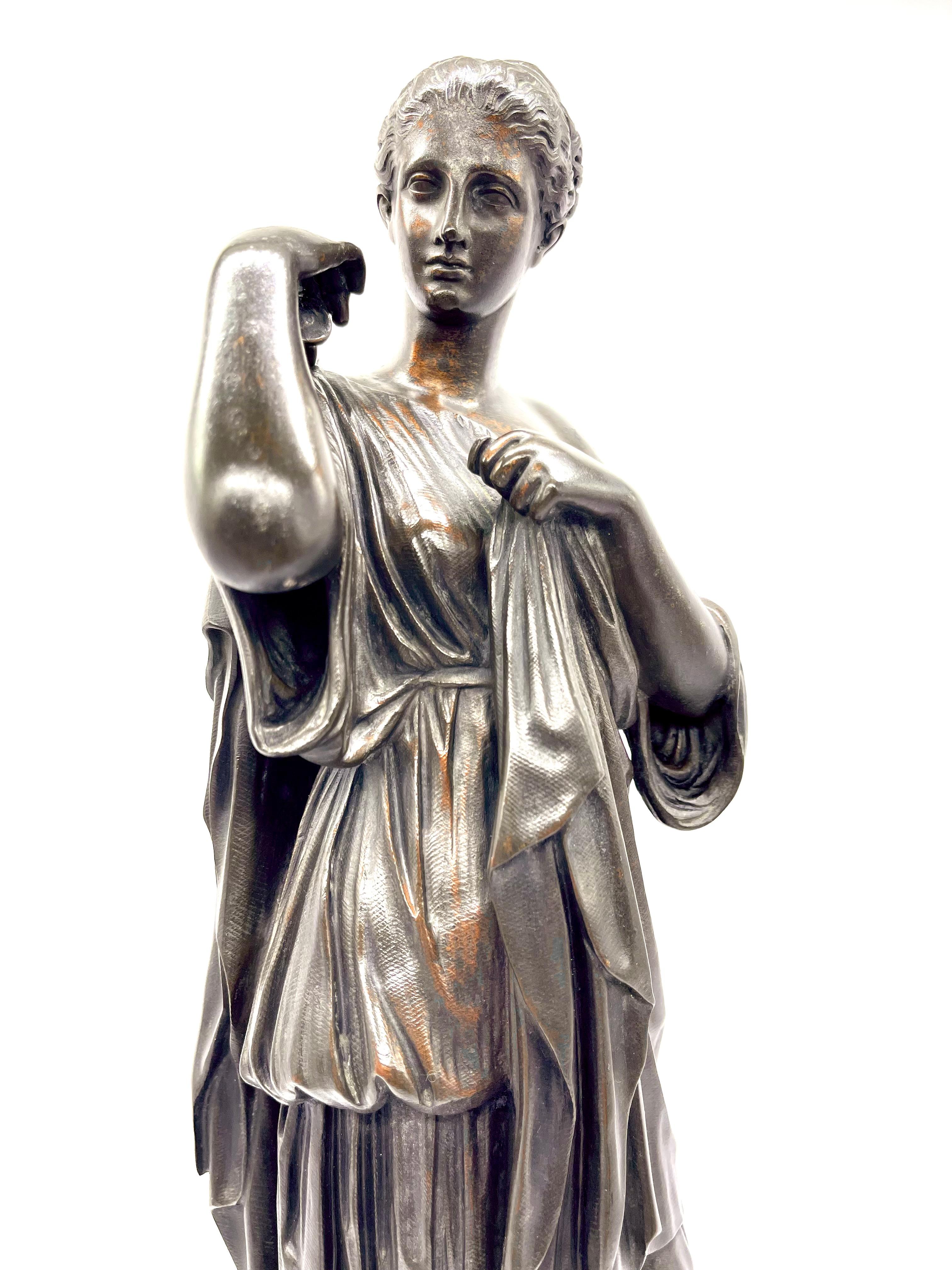 Francese Eccezionale scultura in bronzo: Diana di Gabii (Artemis, dea della caccia) in vendita