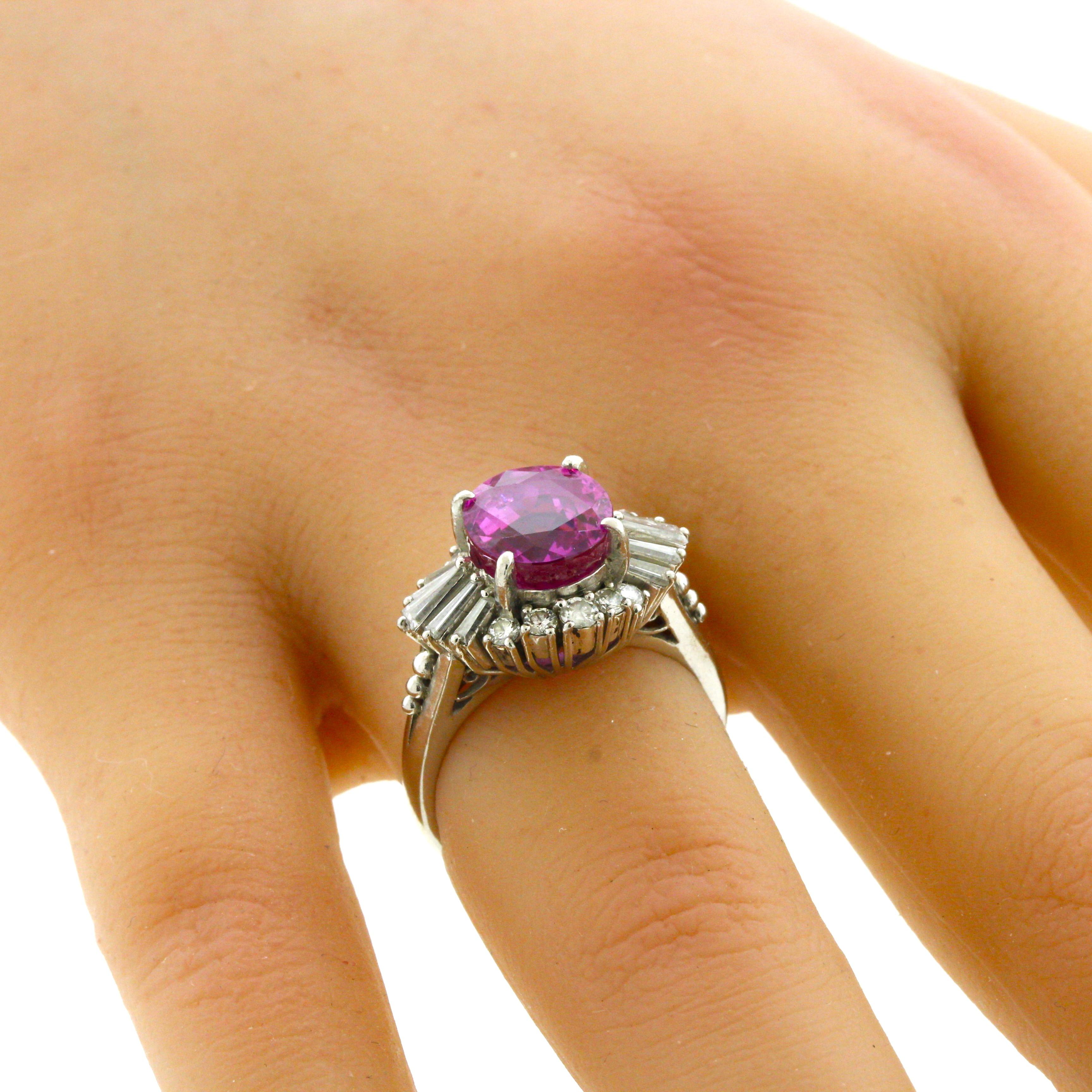 Außergewöhnlicher Platinring mitbblegum-rosa Saphir und Diamant, GIA-zertifiziert im Angebot 2