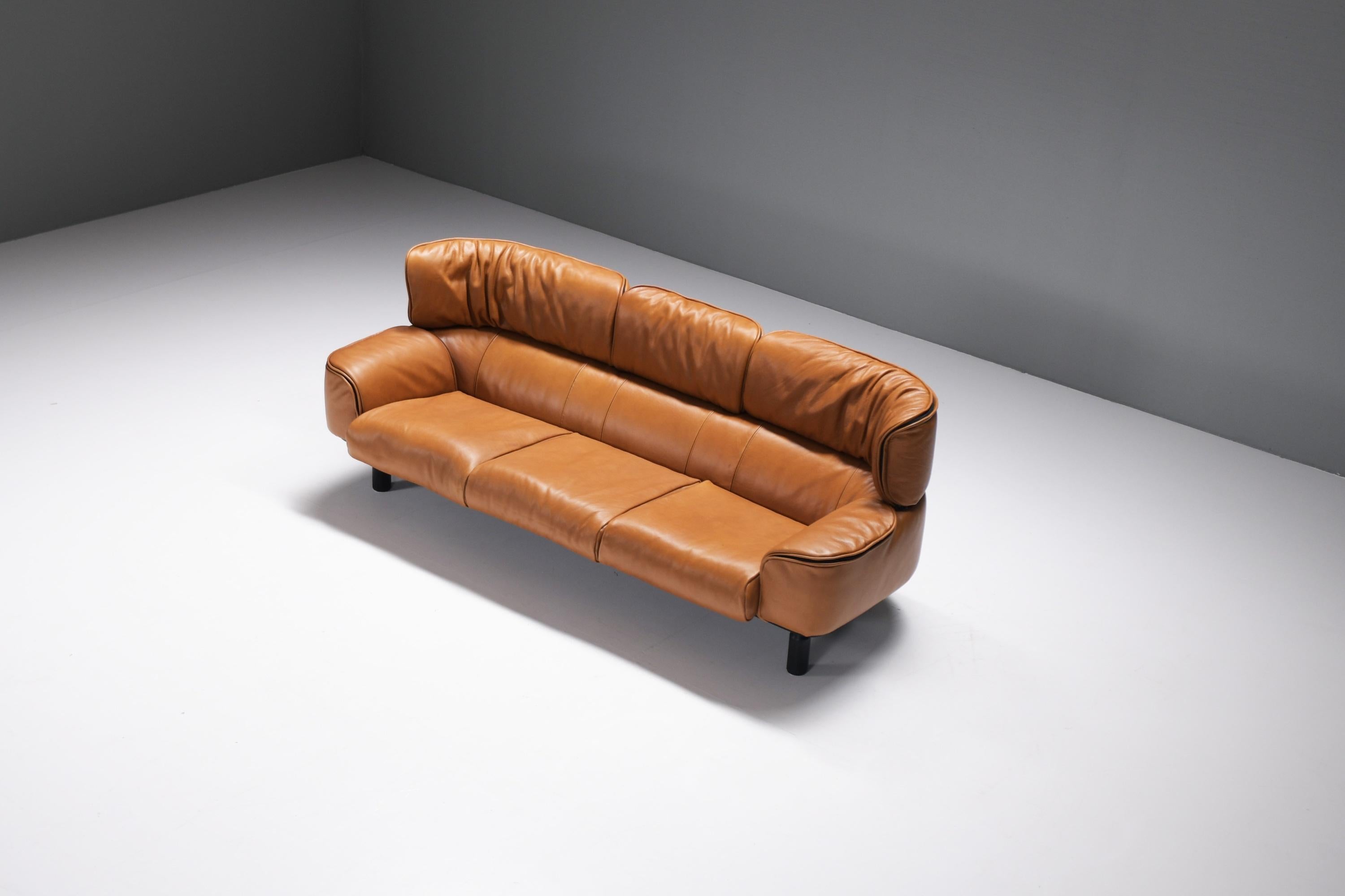 Exceptional Bull sofa (1987) in cognac leather by Gianfranco Frattini - Cassina 4