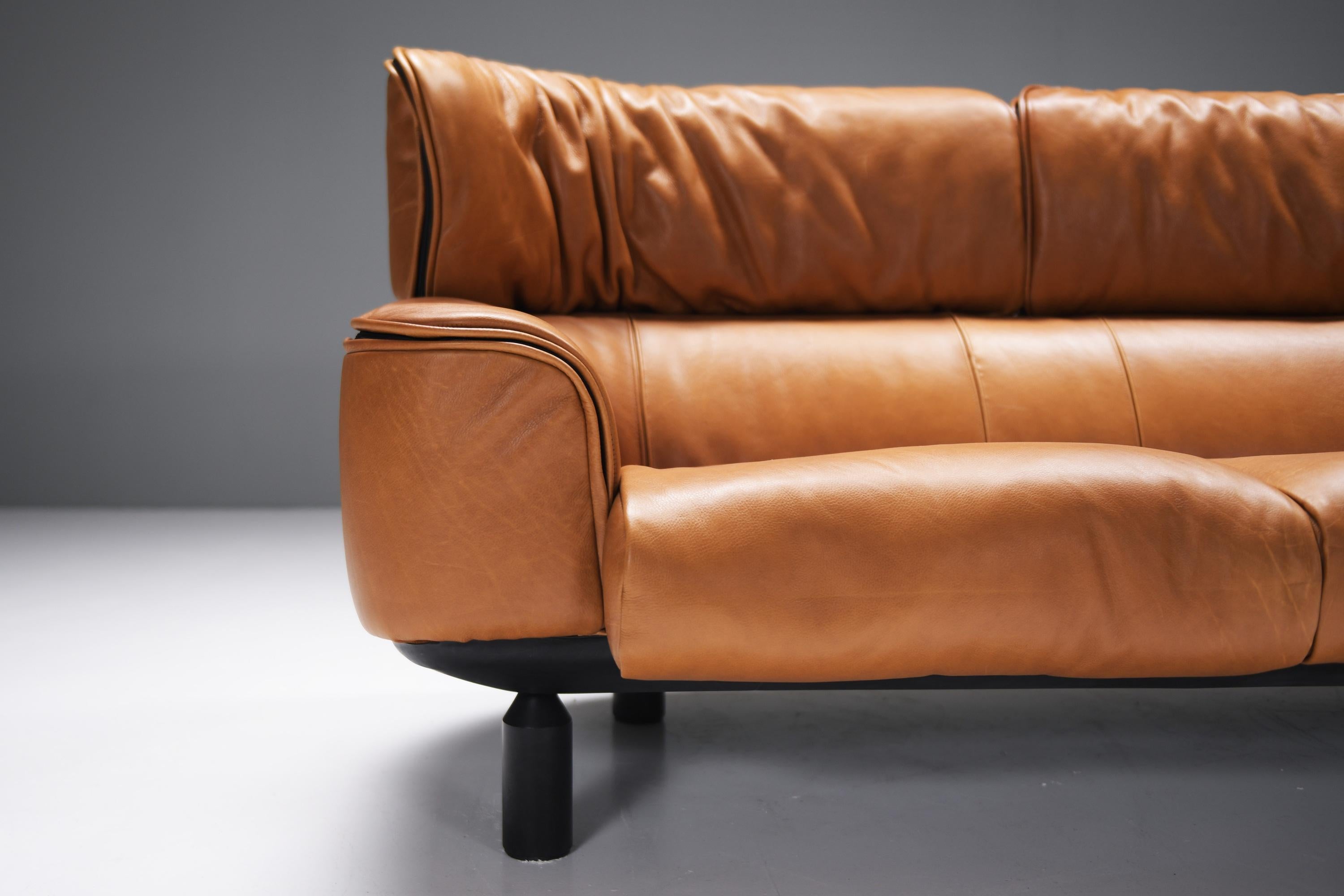 Leather Exceptional Bull sofa (1987) in cognac leather by Gianfranco Frattini - Cassina